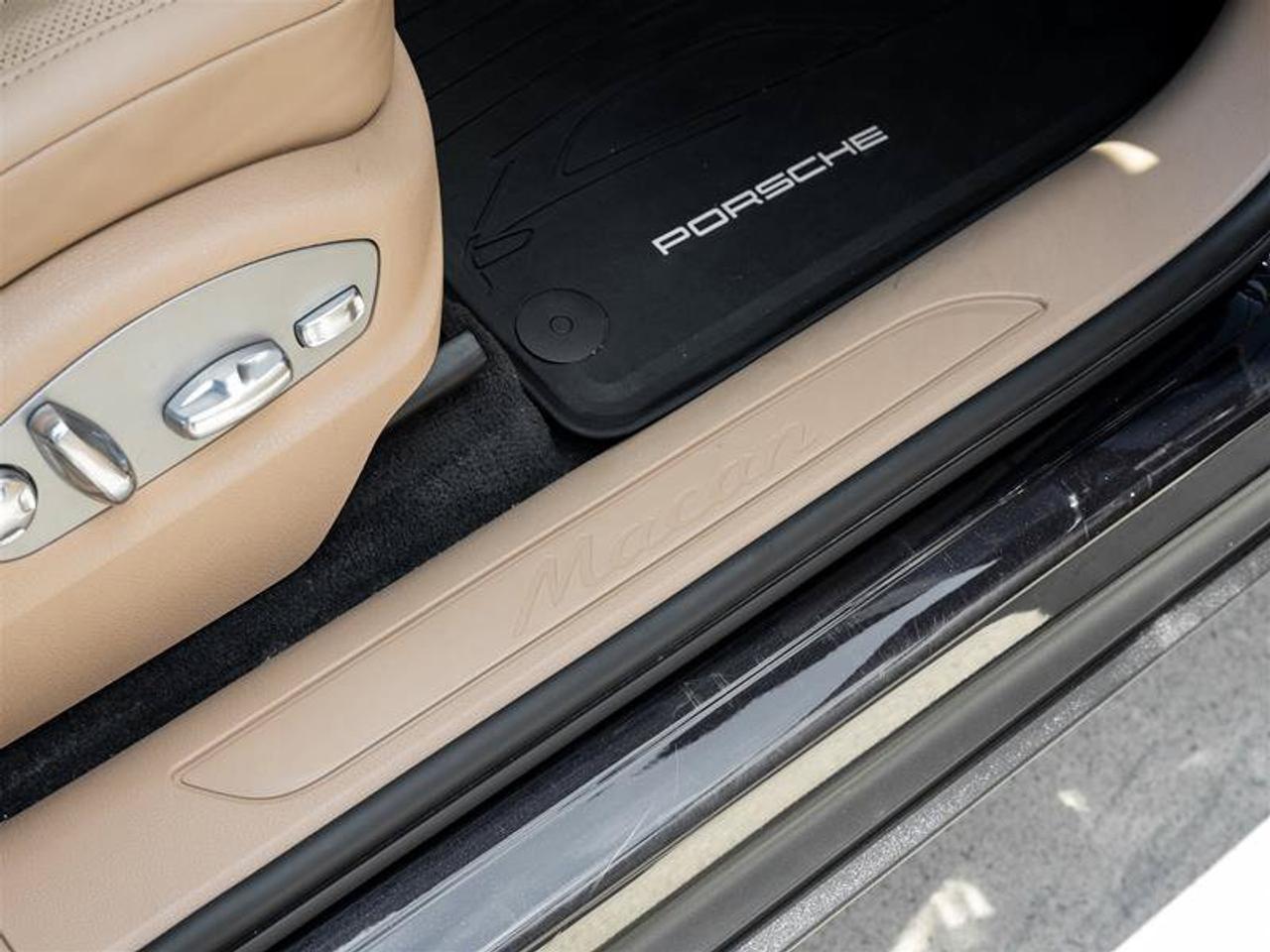 2021 Porsche Macan Base Photo