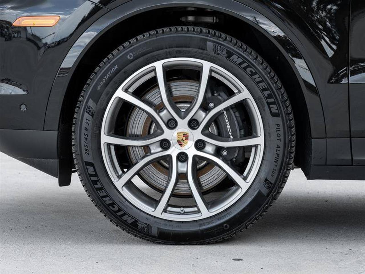 2026 Porsche Cayenne E-Hybrid Photo2
