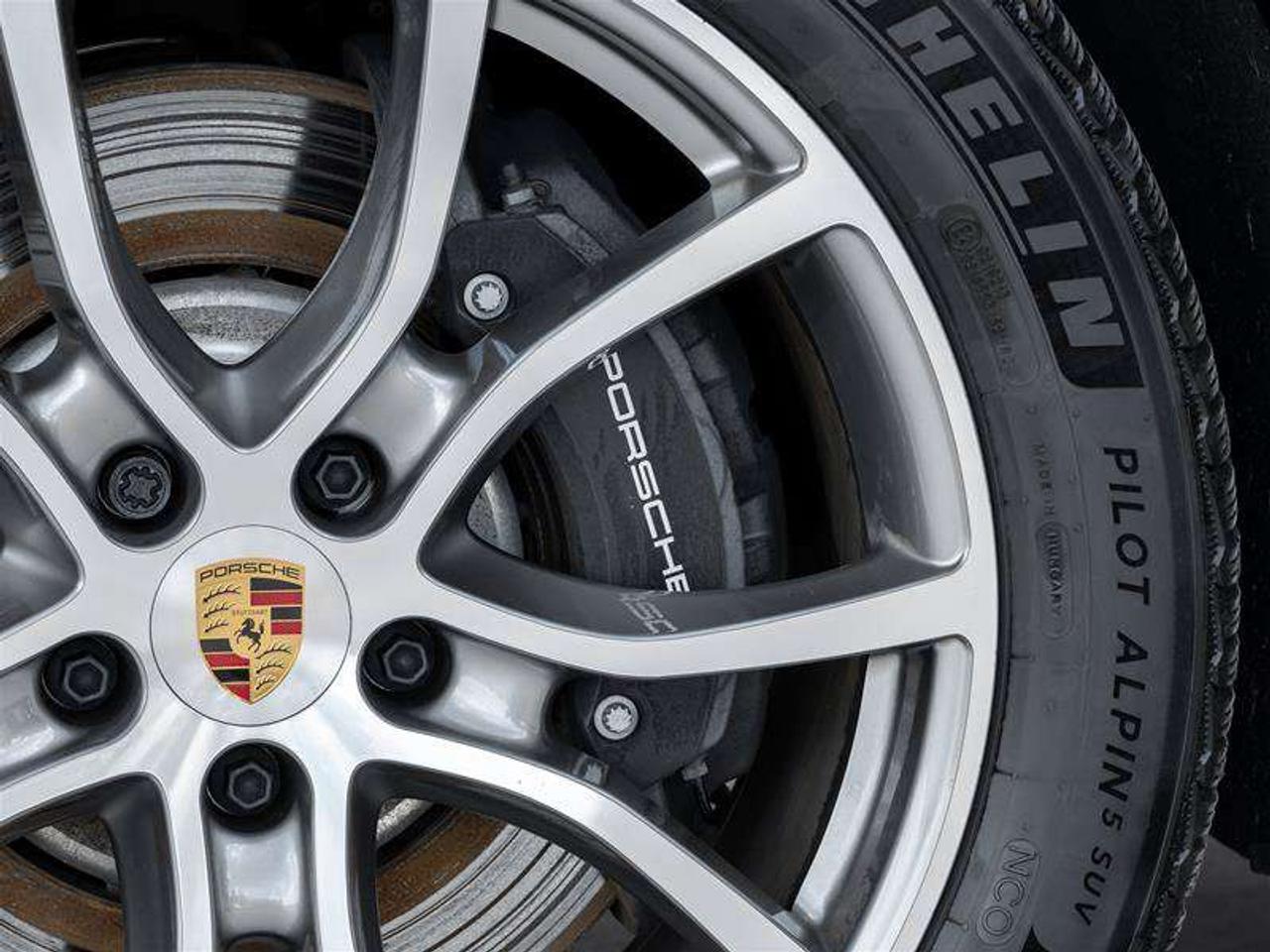 2026 Porsche Cayenne E-Hybrid AWD Premium Plus Package 21 Cayenne Exclusive Design Wheels Exclusive Design Taillights Photo