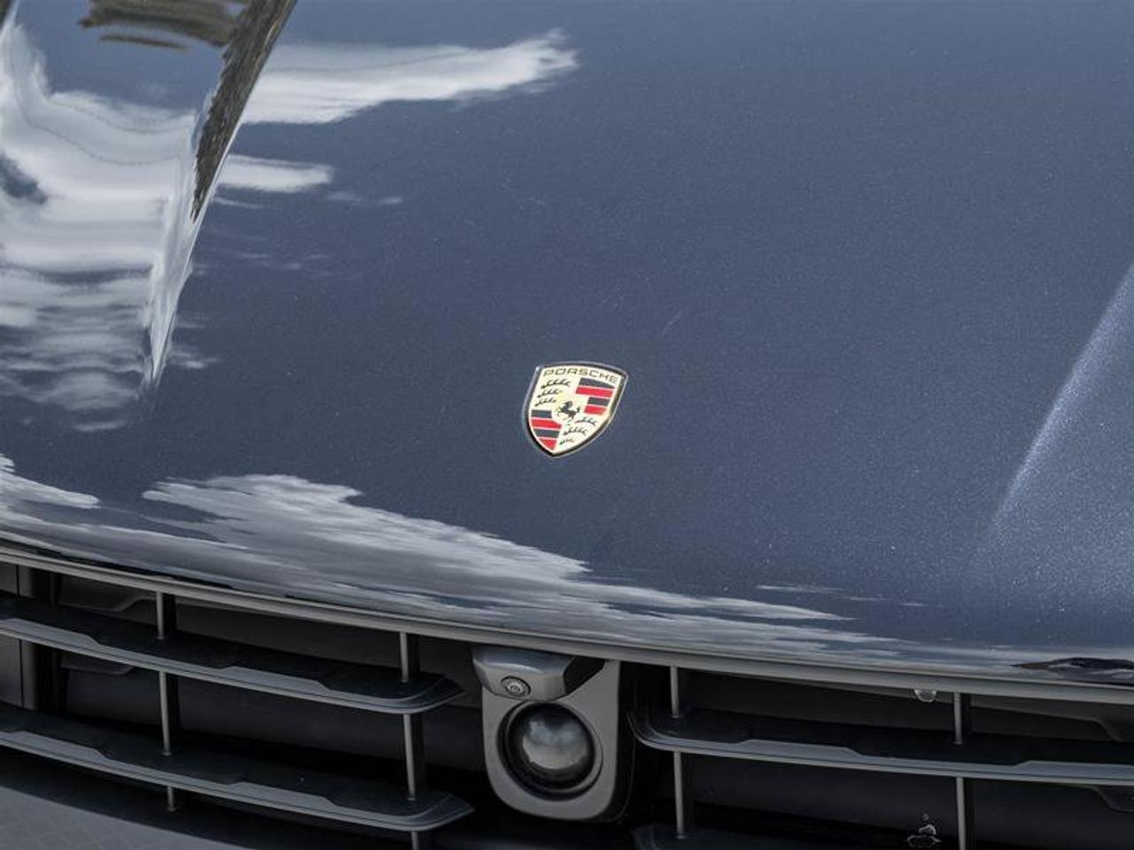 2026 Porsche Macan Base Photo