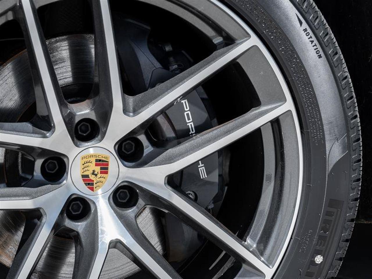 2026 Porsche Macan Base Photo