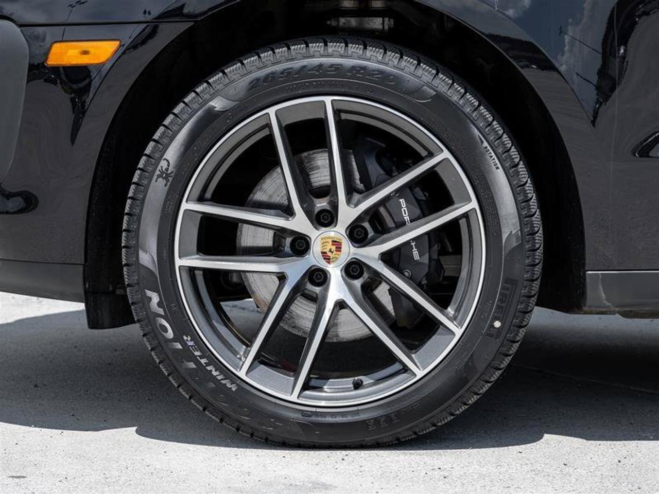 2026 Porsche Macan Base Photo