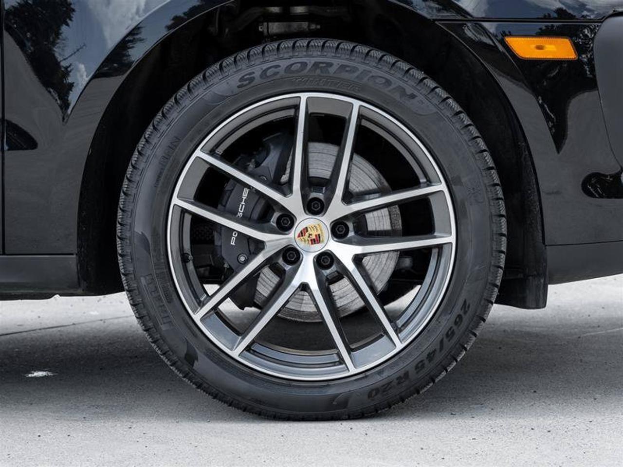 2026 Porsche Macan Base Photo