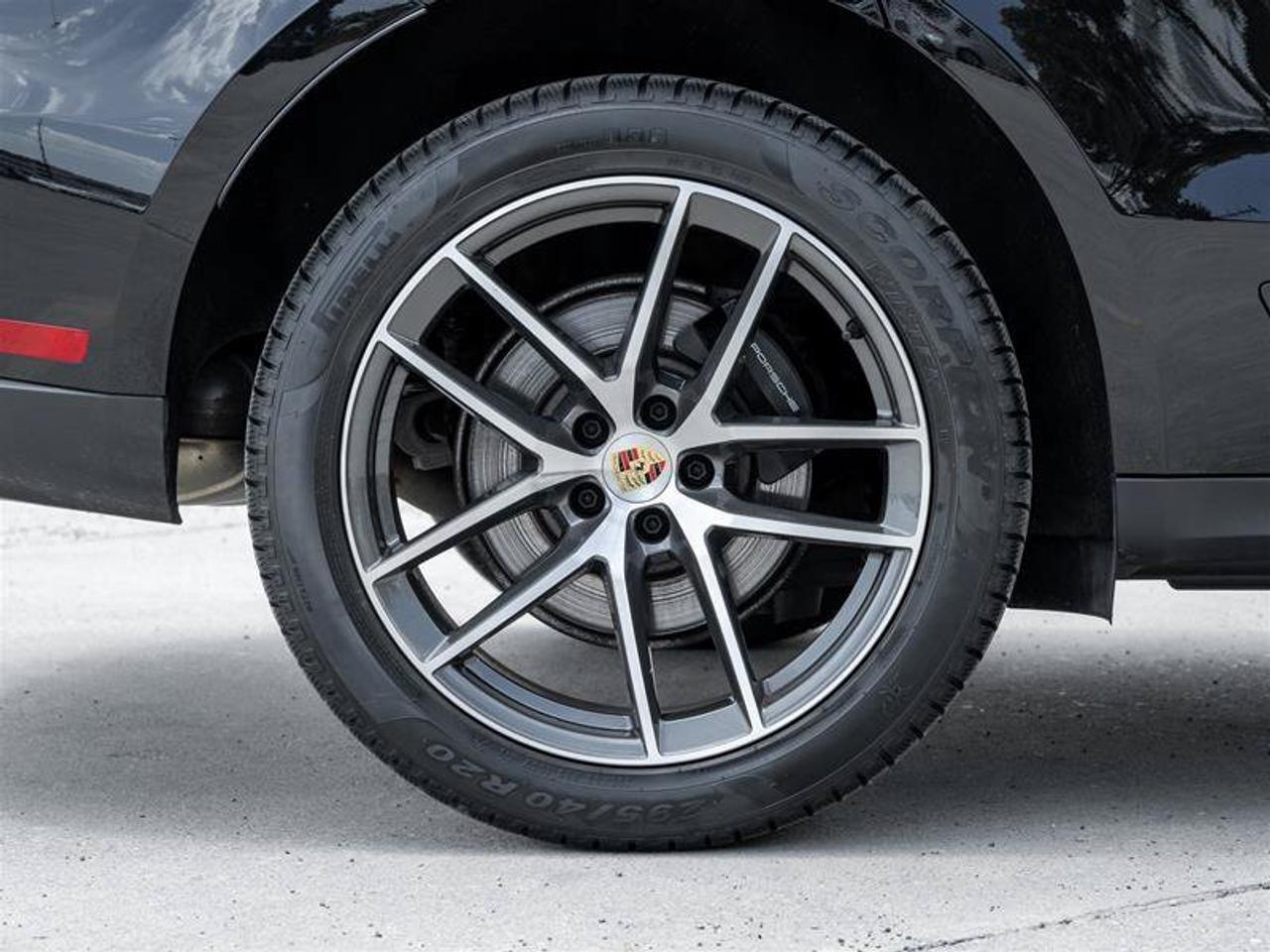 2026 Porsche Macan Base Photo