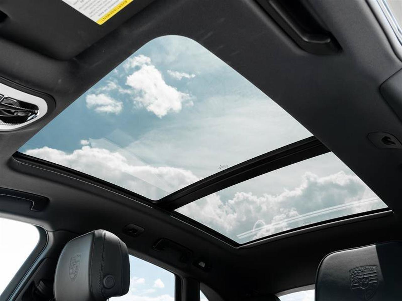 2026 Porsche Macan Base Photo