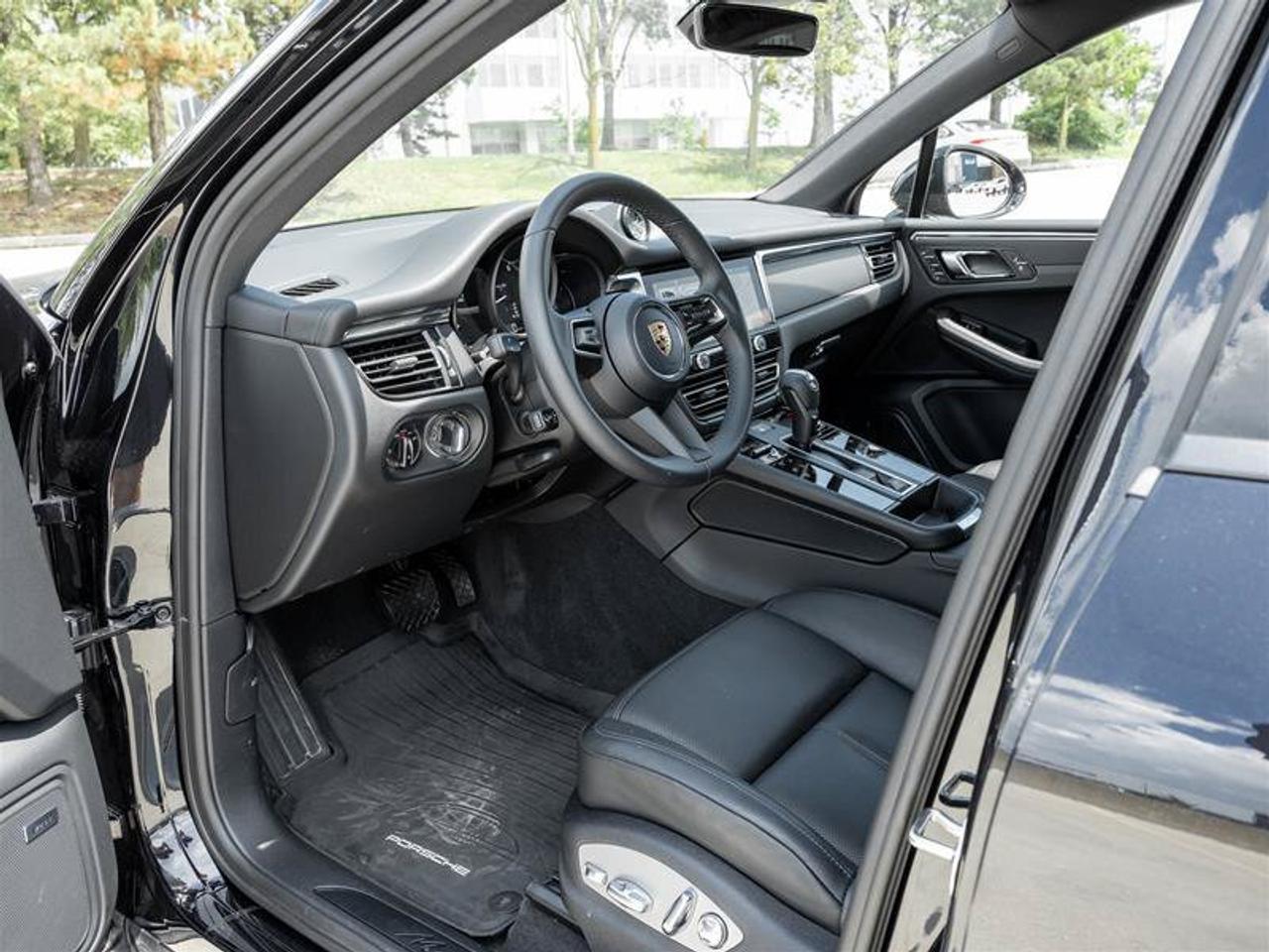 2026 Porsche Macan Base Photo
