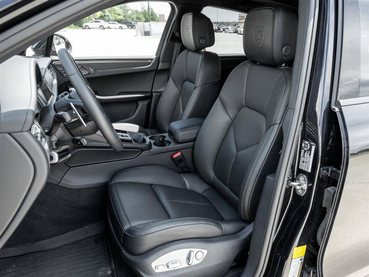 2026 Porsche Macan Base Photo