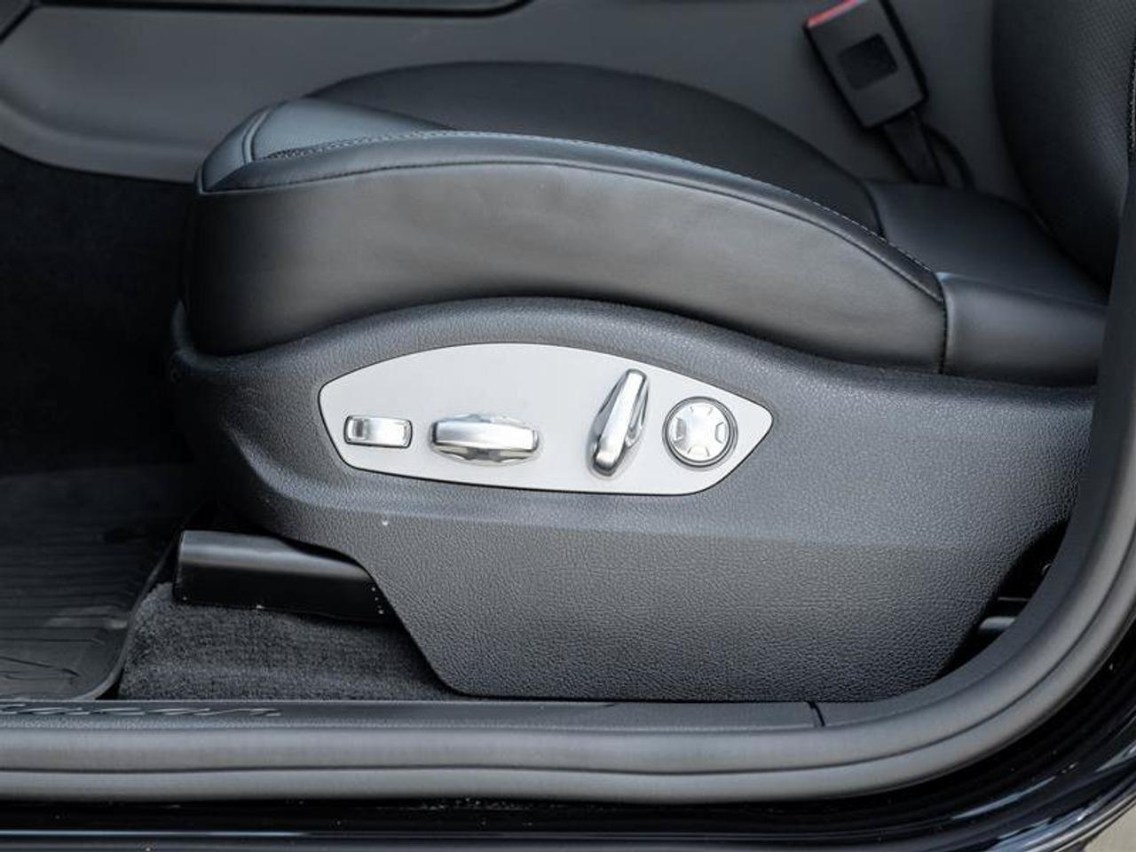 2026 Porsche Macan Base Photo