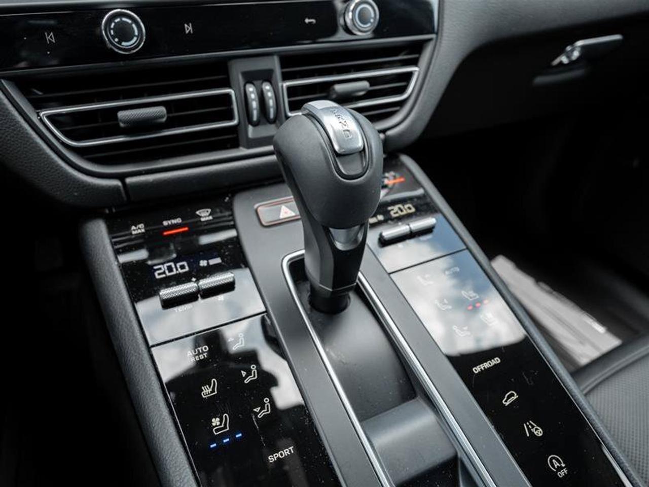 2026 Porsche Macan Base Photo