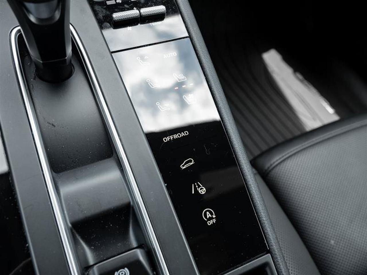 2026 Porsche Macan Base Photo