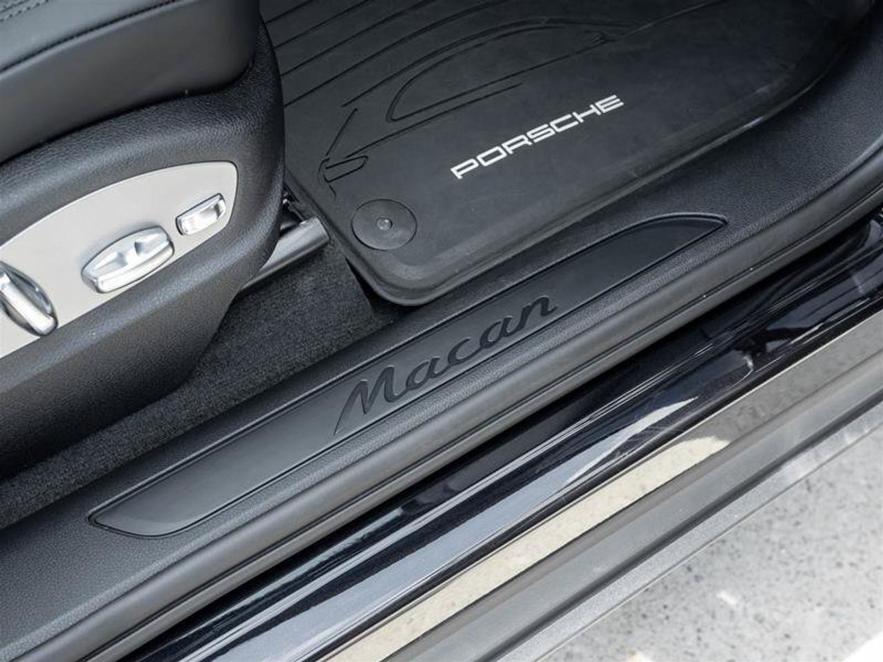 2026 Porsche Macan Base Photo