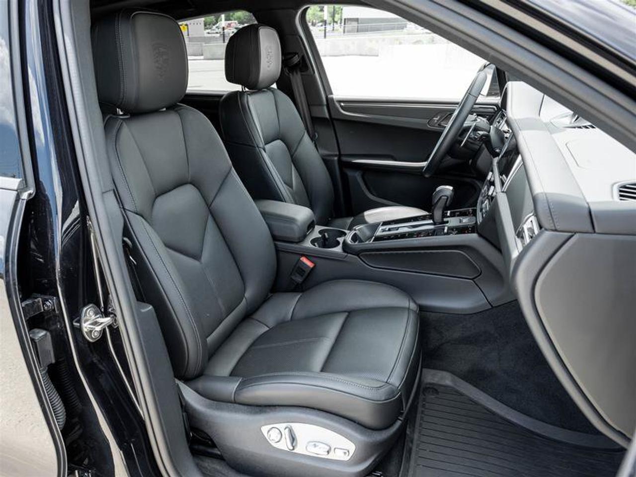 2026 Porsche Macan Base Photo