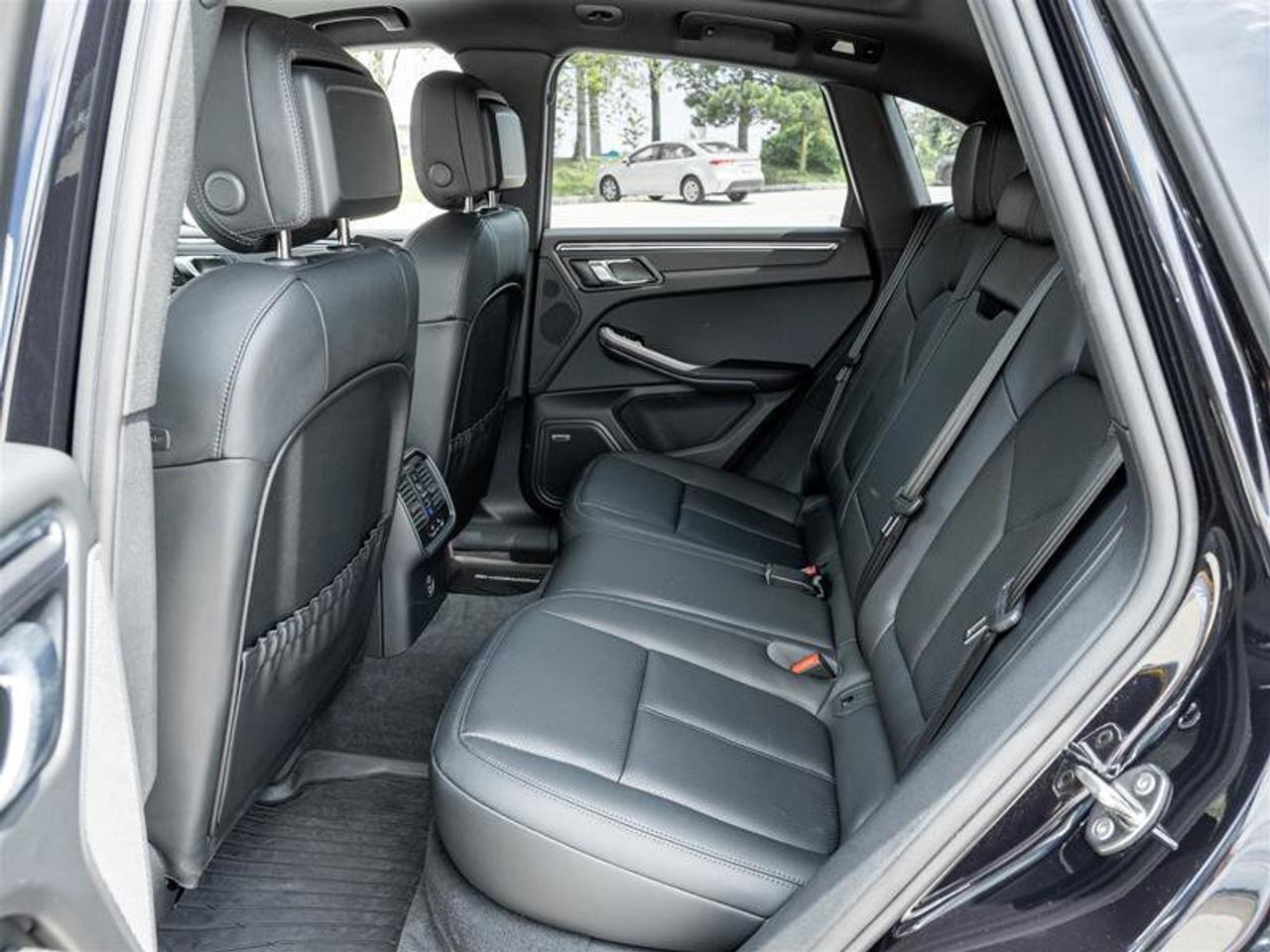 2026 Porsche Macan Base Photo