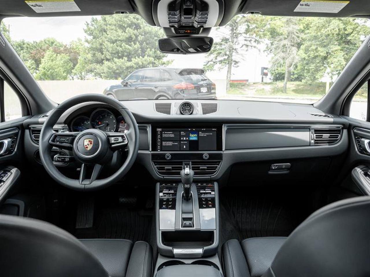2026 Porsche Macan Base Photo