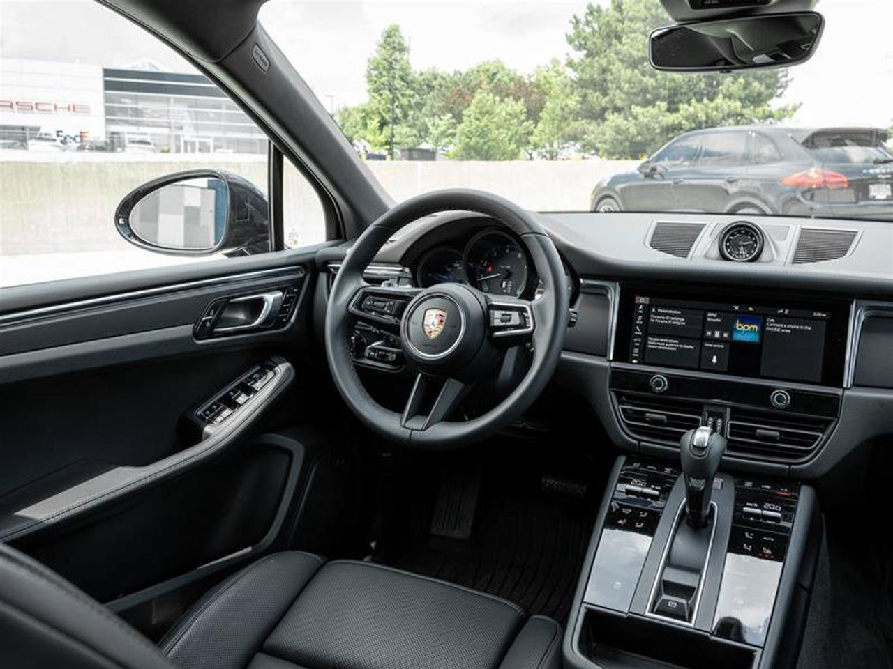 2026 Porsche Macan Base Photo