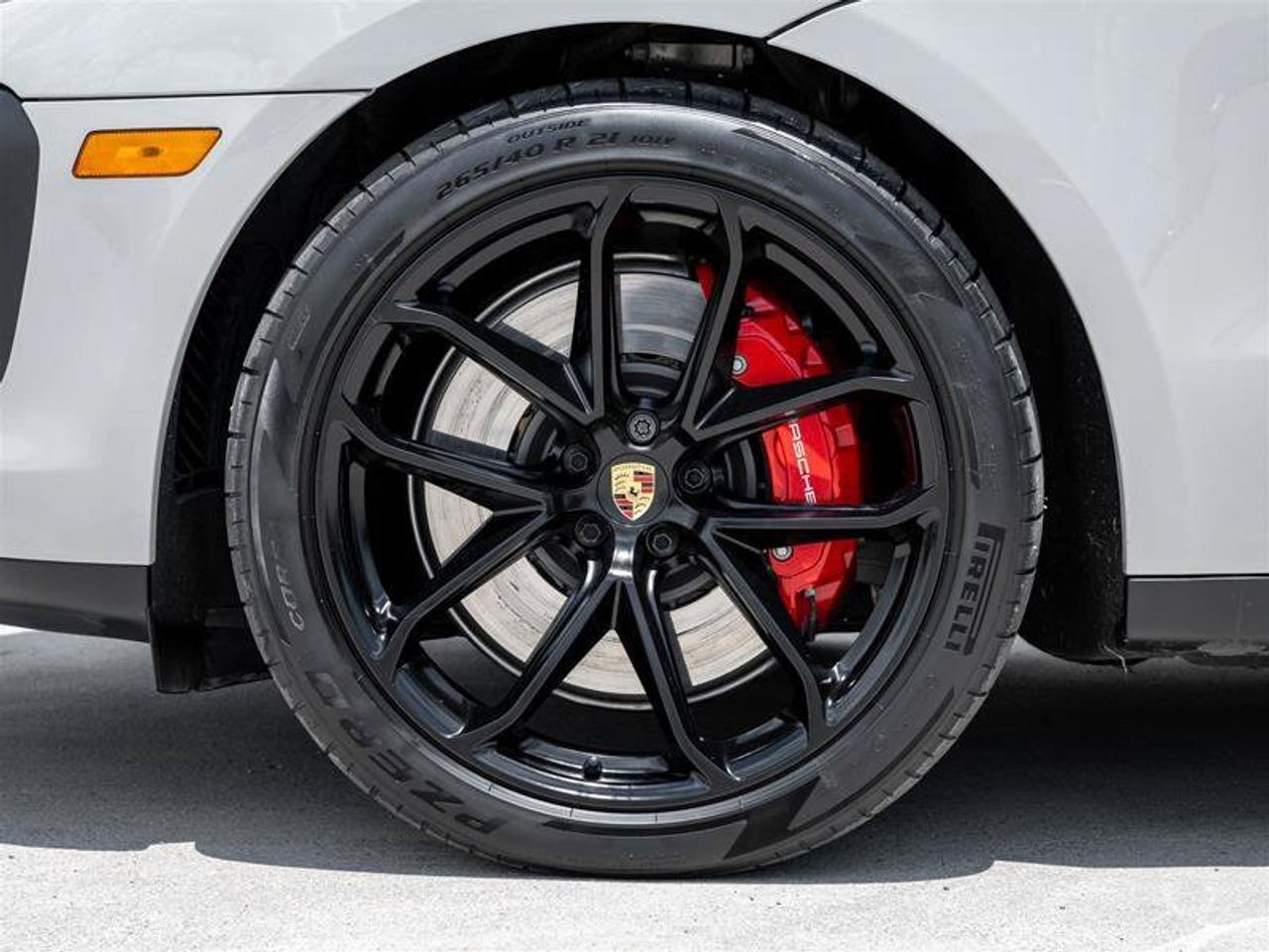 2025 Porsche Macan GTS Photo