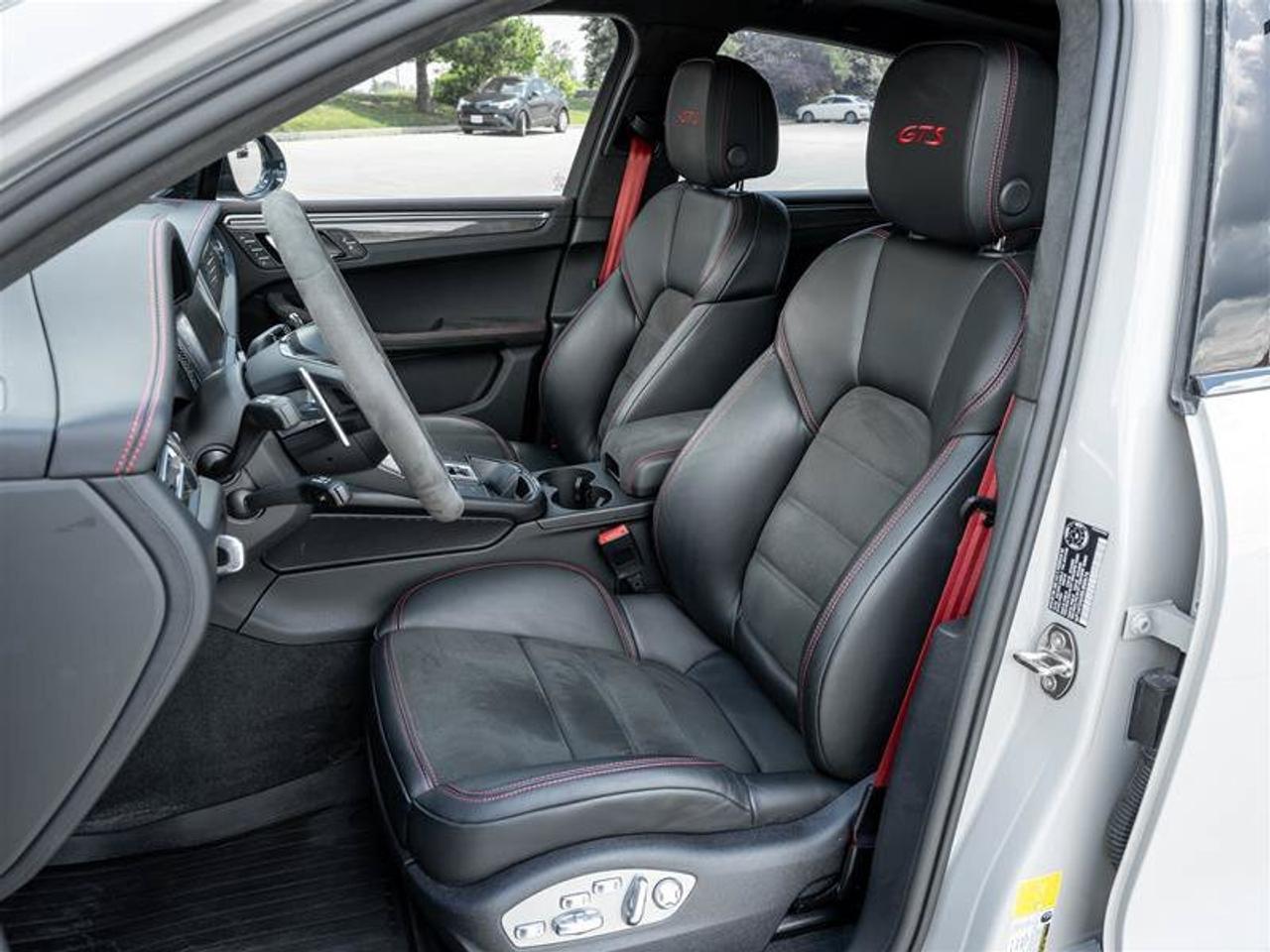 2025 Porsche Macan GTS Photo