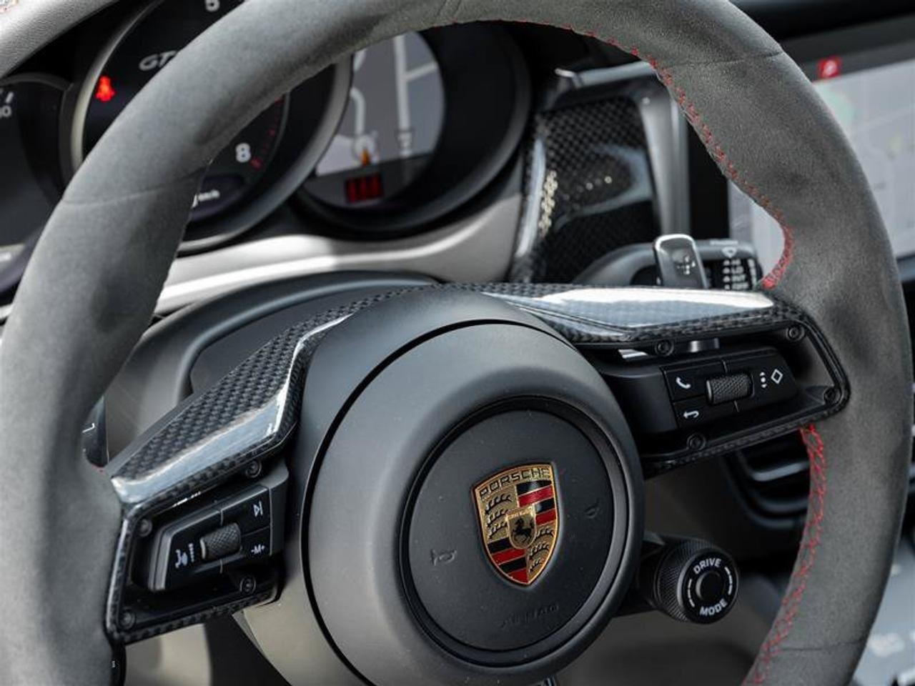 2025 Porsche Macan GTS Photo