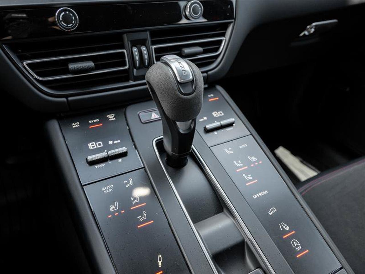 2025 Porsche Macan GTS Photo