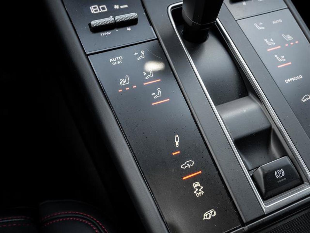 2025 Porsche Macan GTS Photo