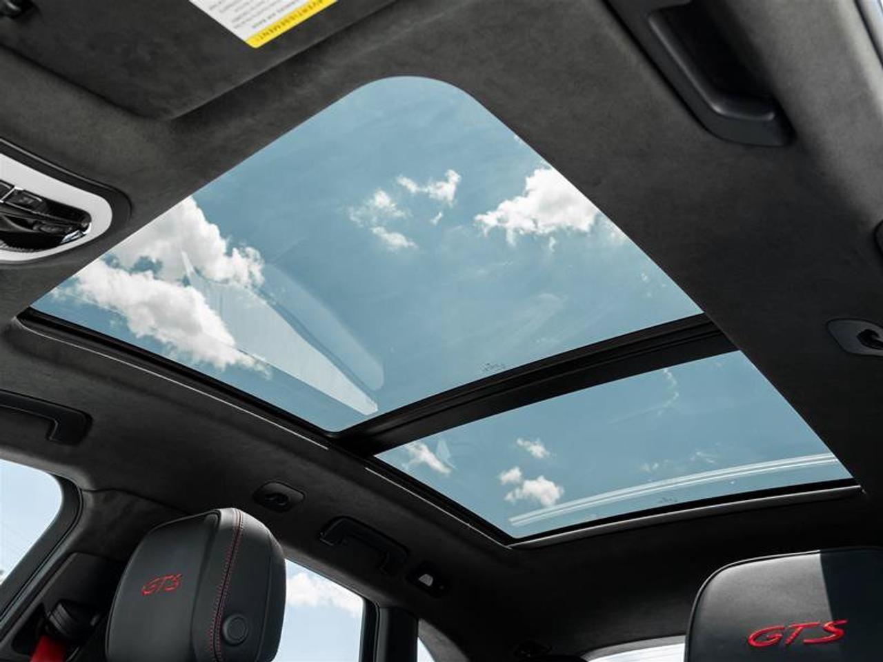 2025 Porsche Macan GTS Photo