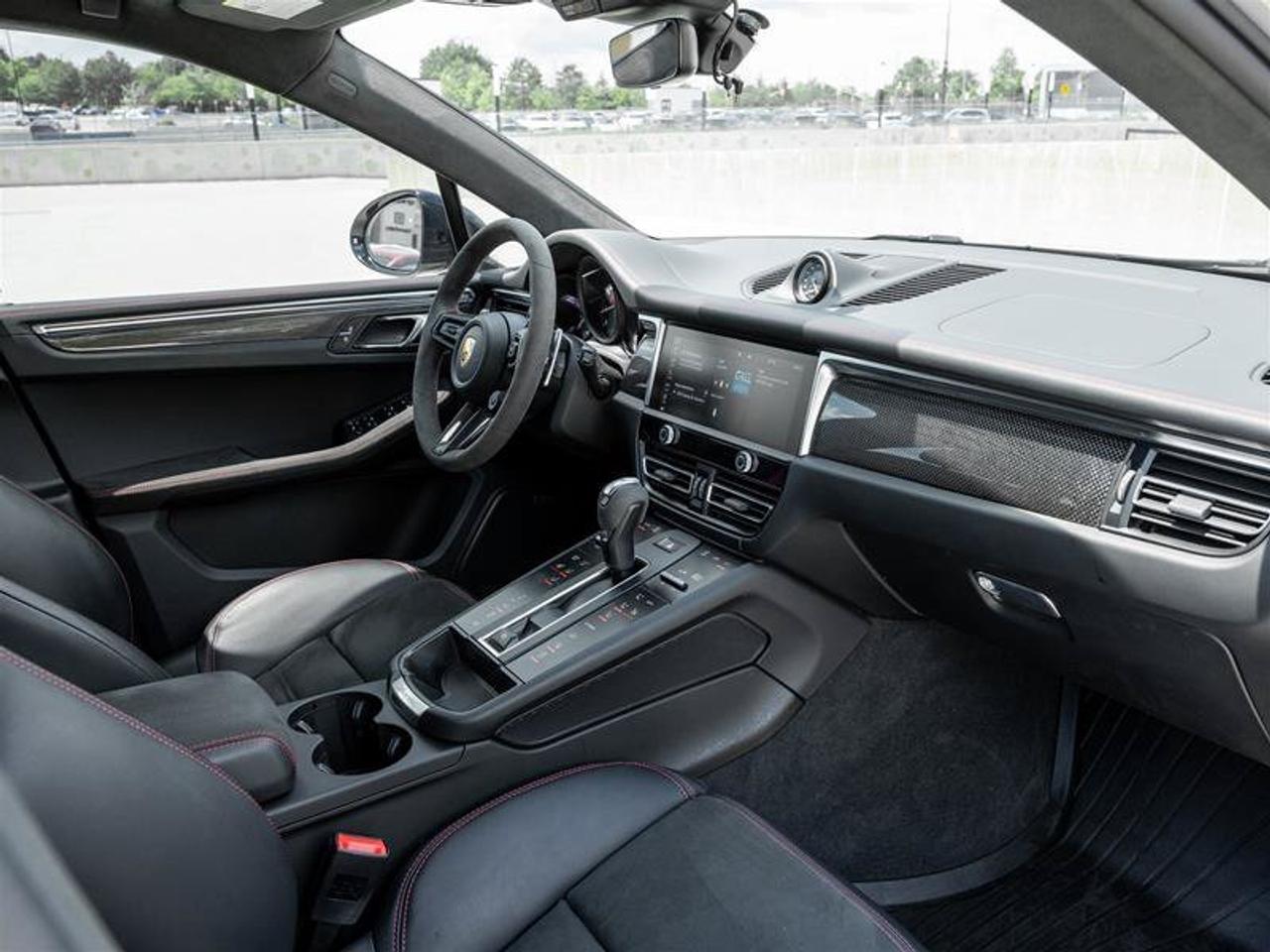 2025 Porsche Macan GTS Photo