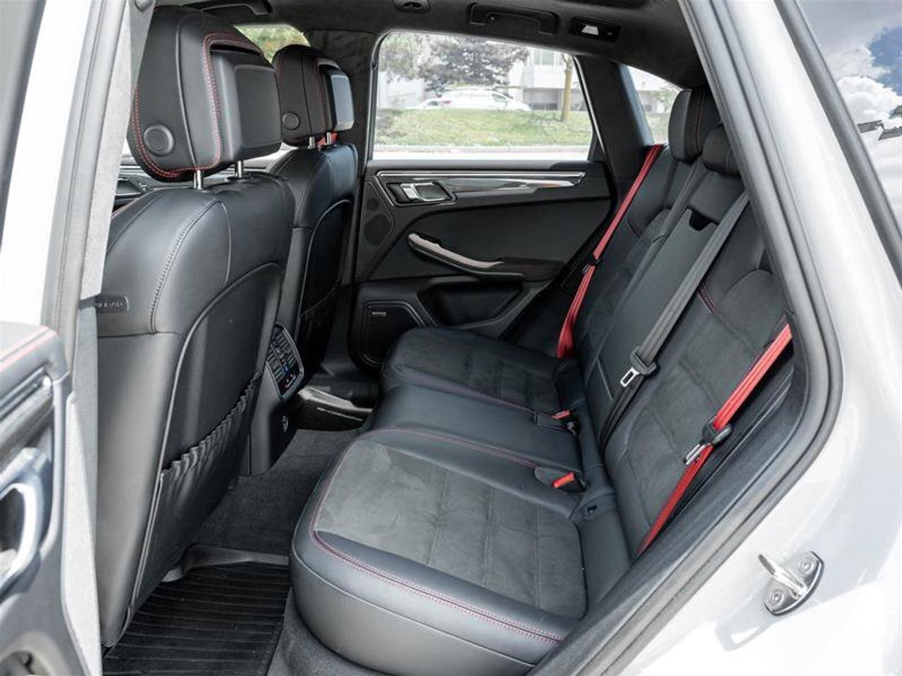 2025 Porsche Macan GTS Photo
