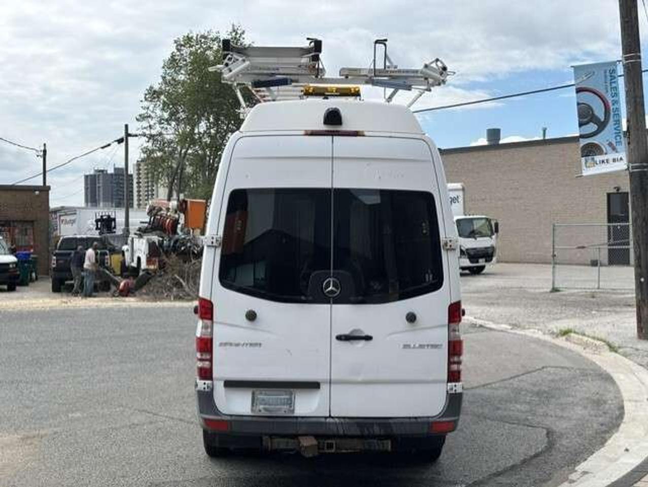 2015 Mercedes-Benz Sprinter 3500 V6 170 HIGH ROOF-DUALLY-LADDER RACKS-1 OWNER! Photo3