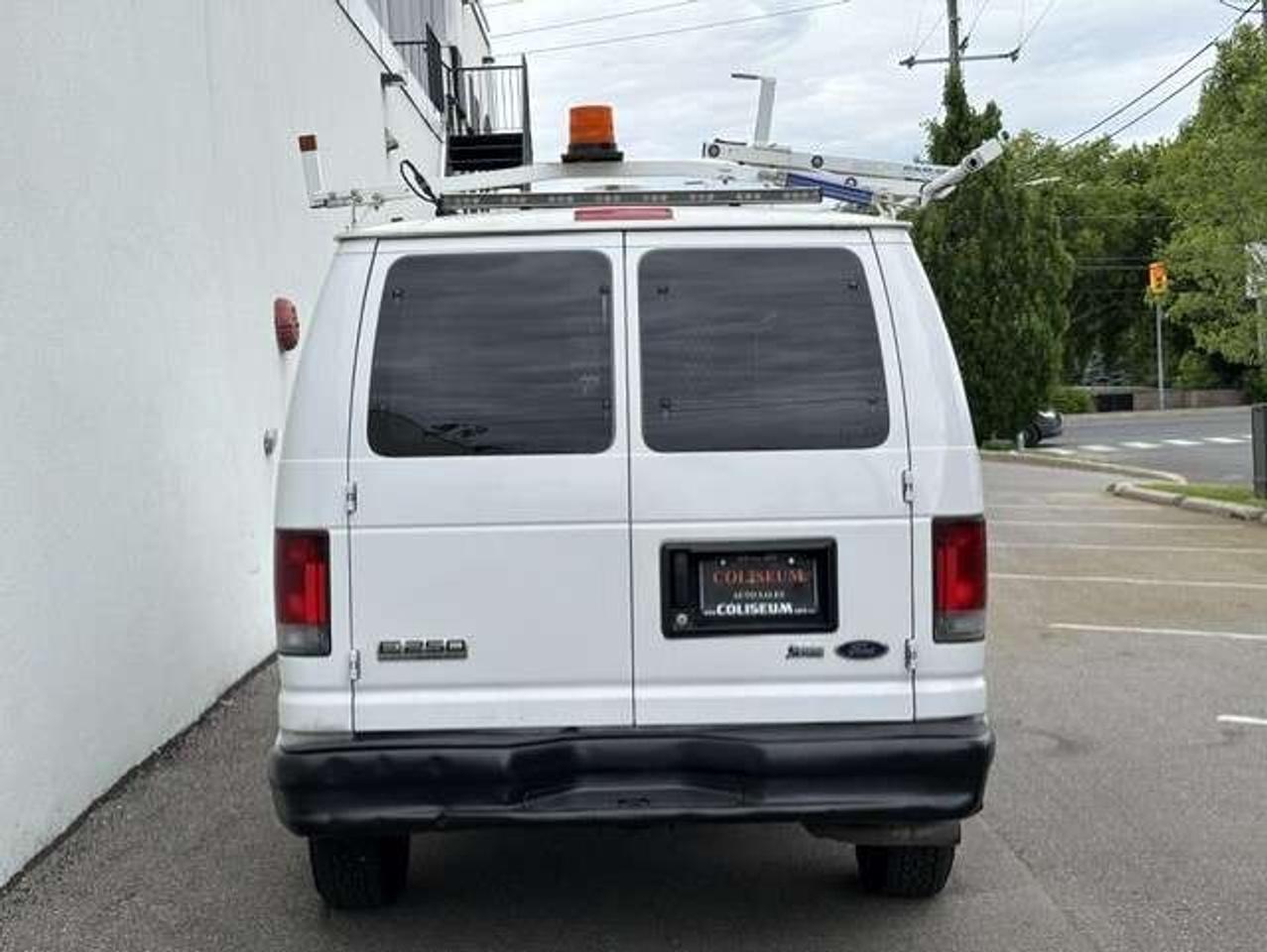 2009 Ford Econoline E-250 ONLY 80,000KM-LADDER RACKS-DIVIDER-SHELVES! Photo3