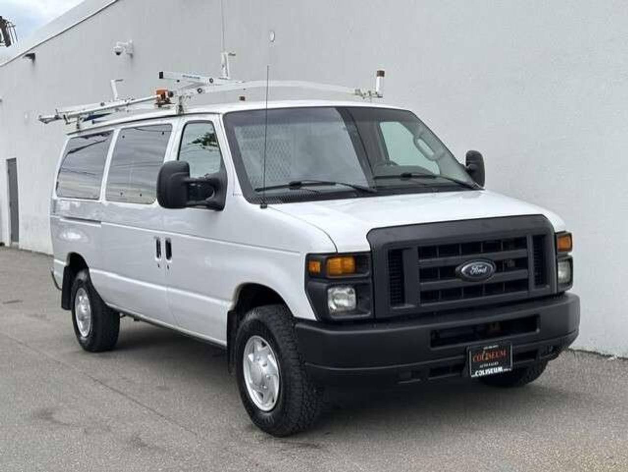 2009 Ford Econoline E-250 ONLY 80,000KM-LADDER RACKS-DIVIDER-SHELVES! Photo