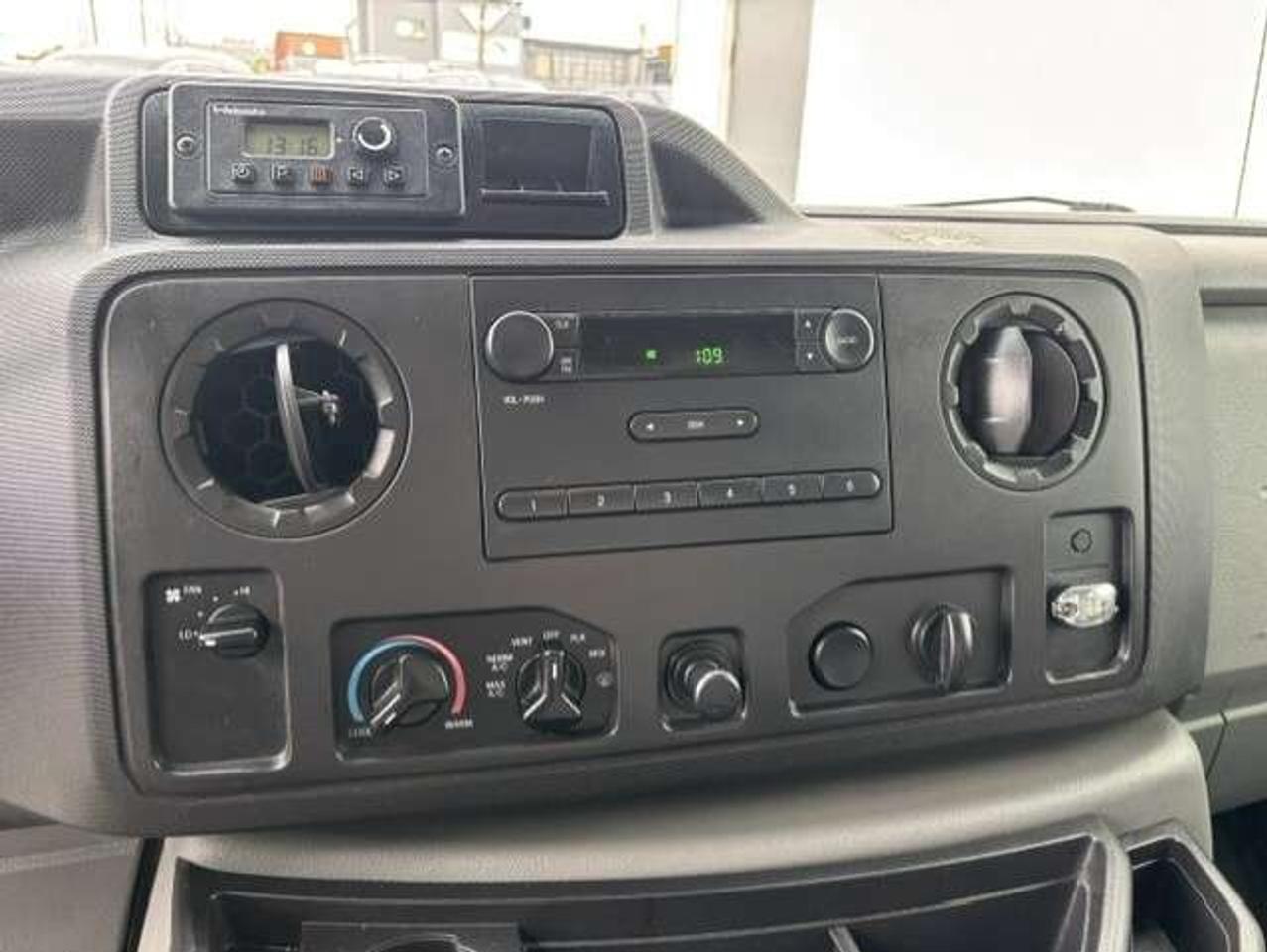 2009 Ford Econoline E-250 ONLY 80,000KM-LADDER RACKS-DIVIDER-SHELVES! Photo