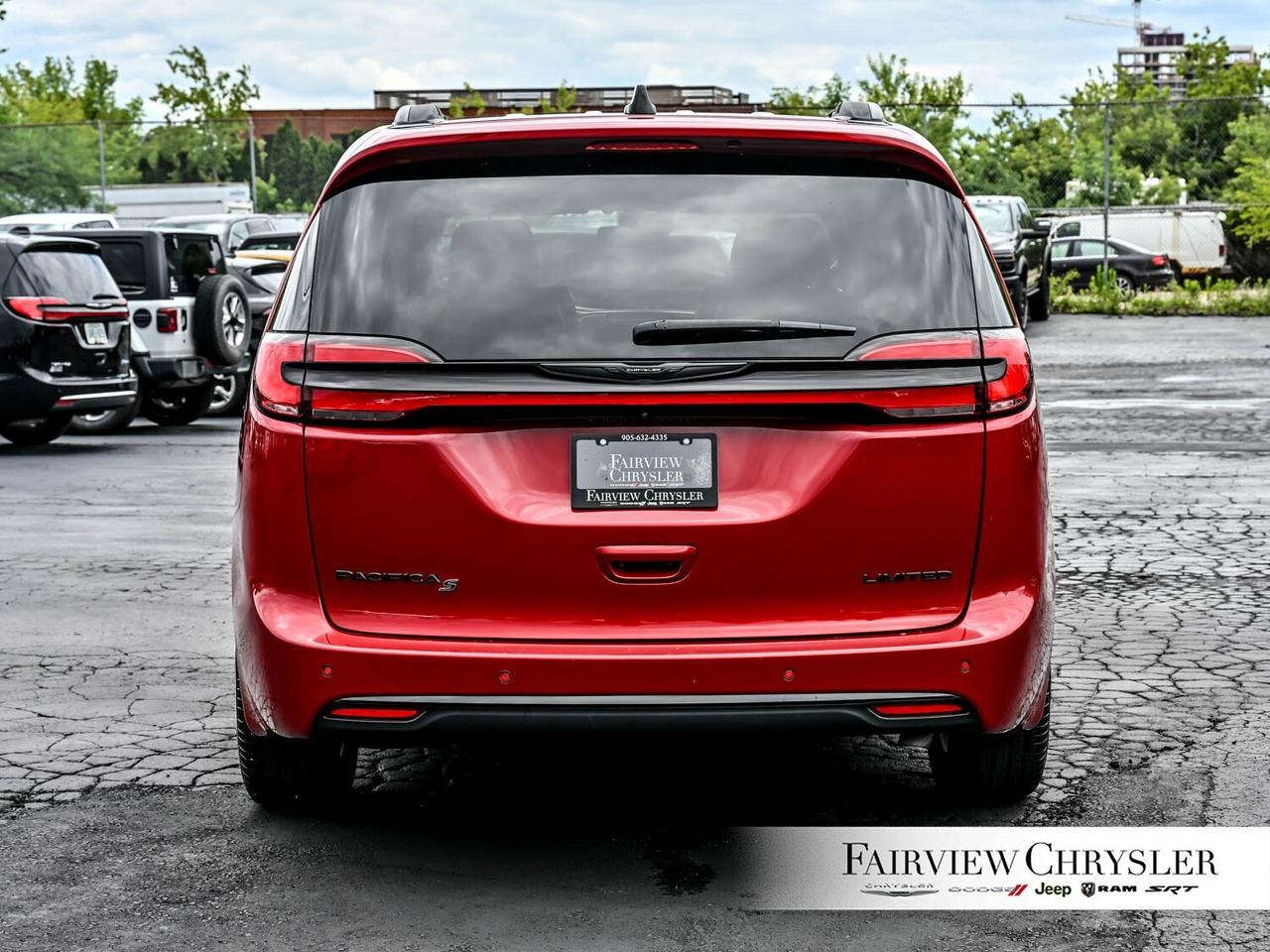 2024 Chrysler Pacifica Limited S APPEARANCE   PANO ROOF   LEATHER   NAV Photo4