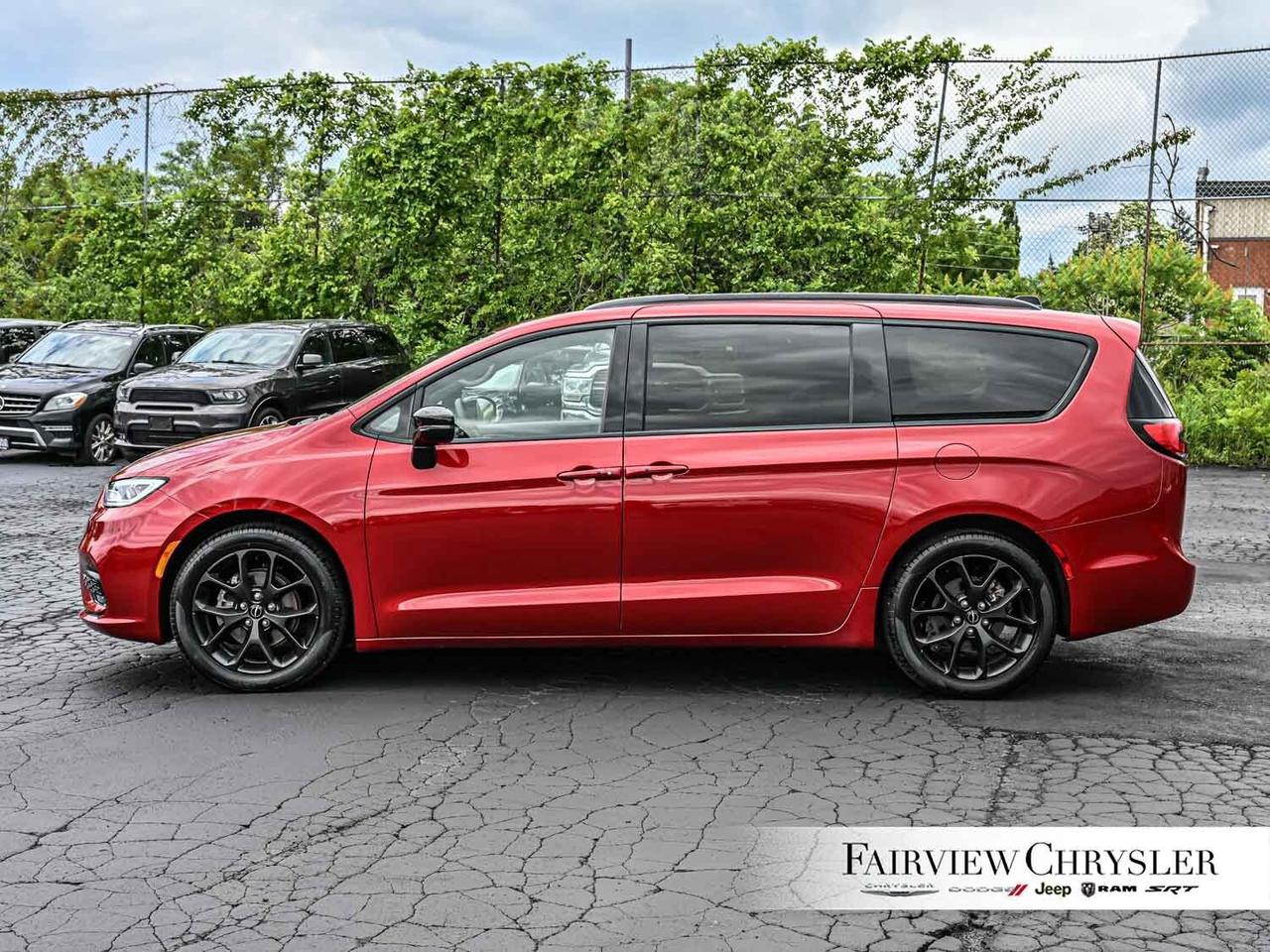 2024 Chrysler Pacifica Limited S APPEARANCE   PANO ROOF   LEATHER   NAV Photo