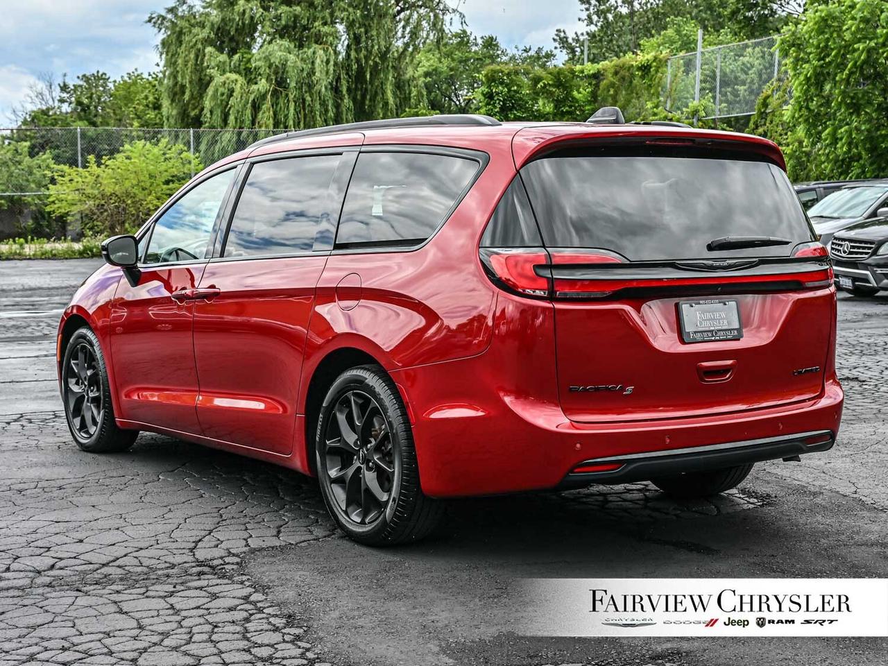 2024 Chrysler Pacifica Limited S APPEARANCE   PANO ROOF   LEATHER   NAV Photo