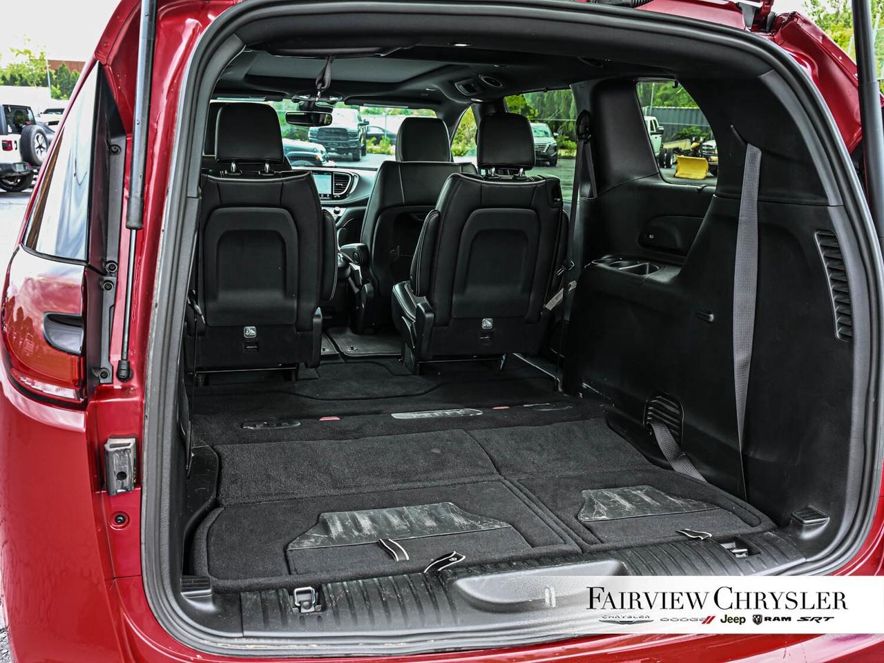 2024 Chrysler Pacifica Limited S APPEARANCE   PANO ROOF   LEATHER   NAV Photo