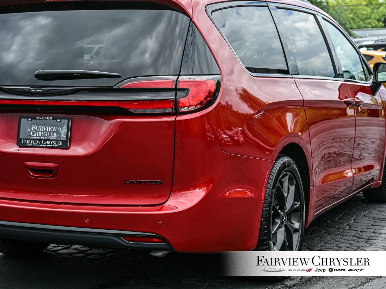 2024 Chrysler Pacifica Limited S APPEARANCE   PANO ROOF   LEATHER   NAV Photo
