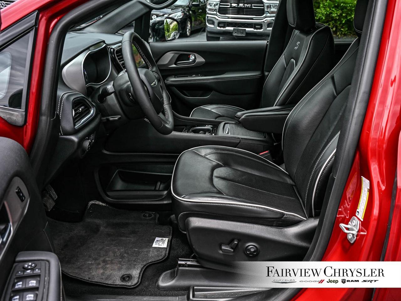 2024 Chrysler Pacifica Limited S APPEARANCE   PANO ROOF   LEATHER   NAV Photo