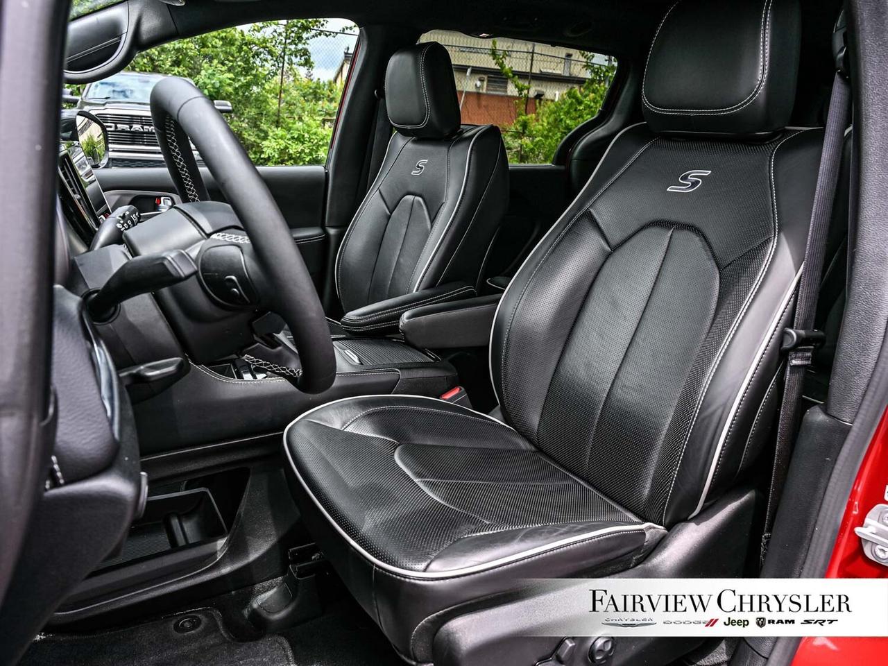 2024 Chrysler Pacifica Limited S APPEARANCE   PANO ROOF   LEATHER   NAV Photo