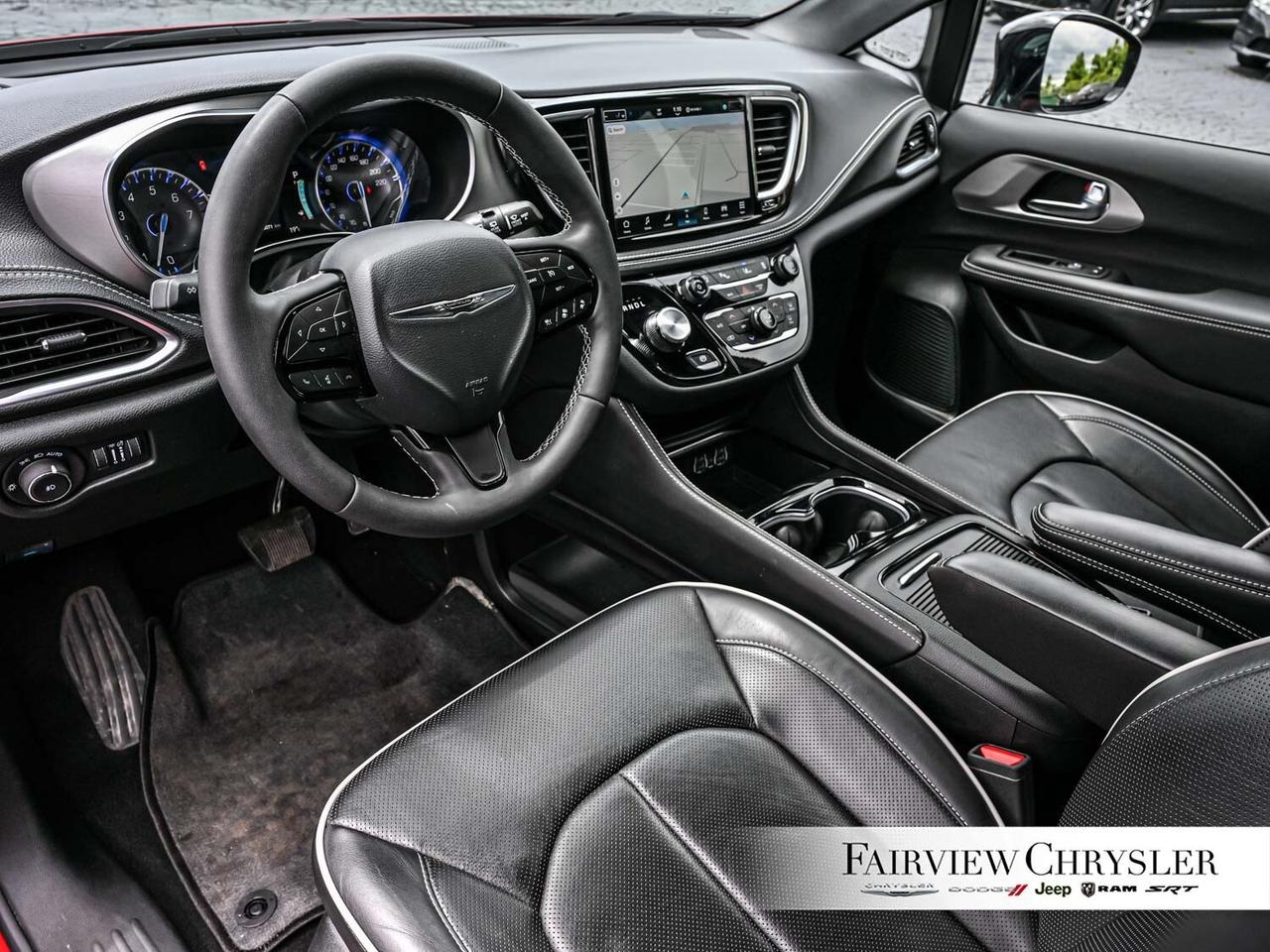 2024 Chrysler Pacifica Limited S APPEARANCE   PANO ROOF   LEATHER   NAV Photo