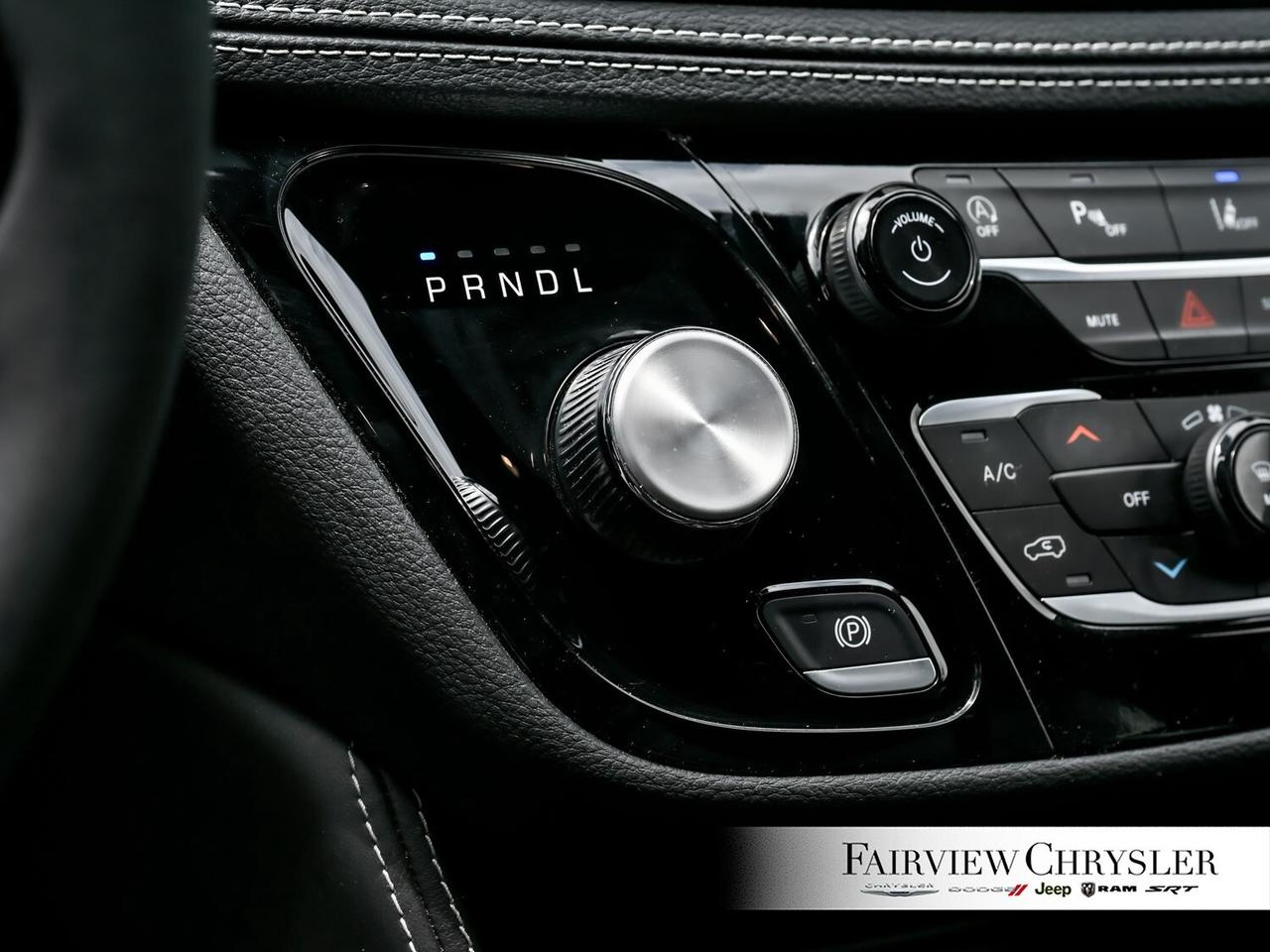 2024 Chrysler Pacifica Limited S APPEARANCE   PANO ROOF   LEATHER   NAV Photo