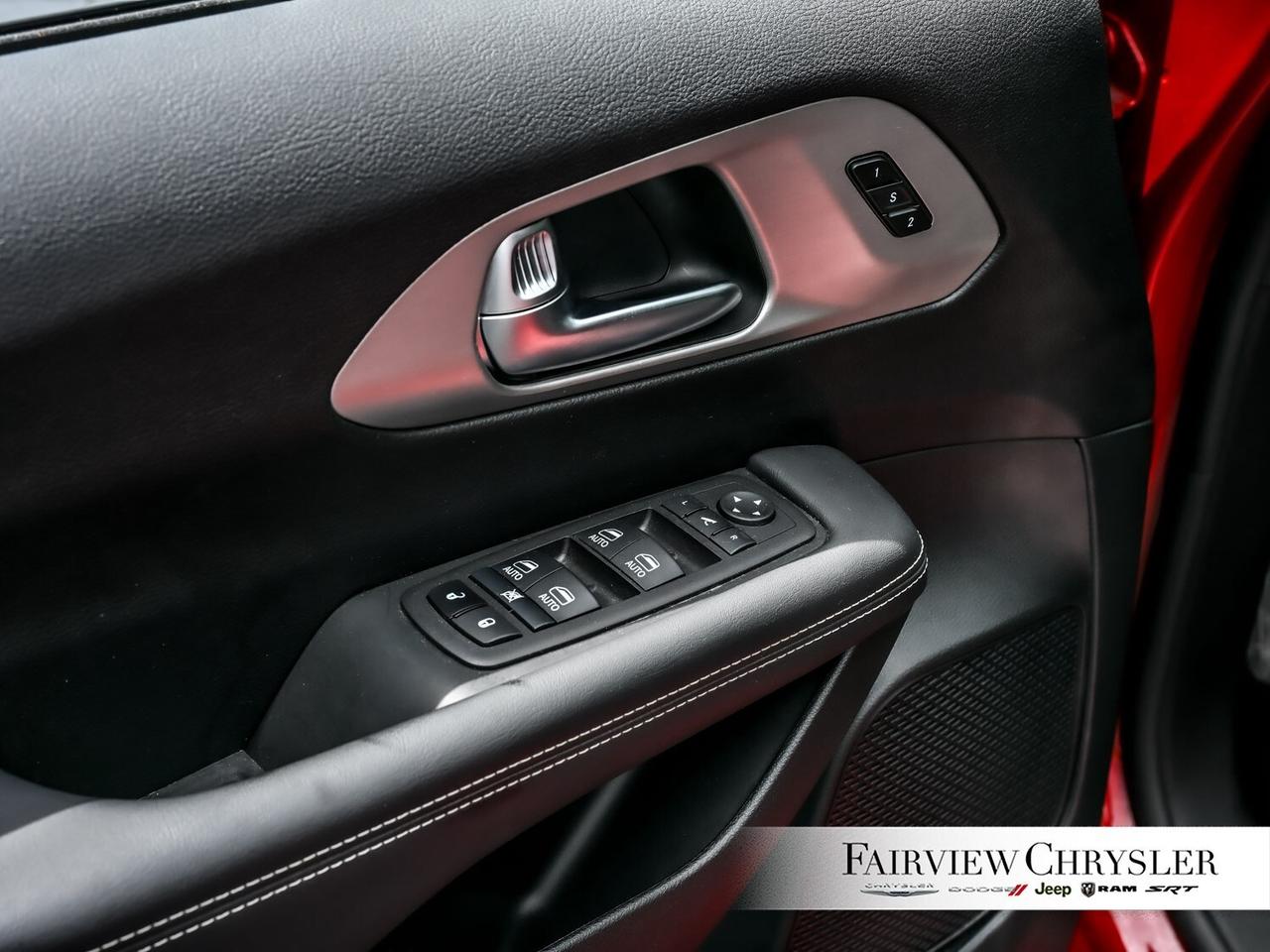 2024 Chrysler Pacifica Limited S APPEARANCE   PANO ROOF   LEATHER   NAV Photo