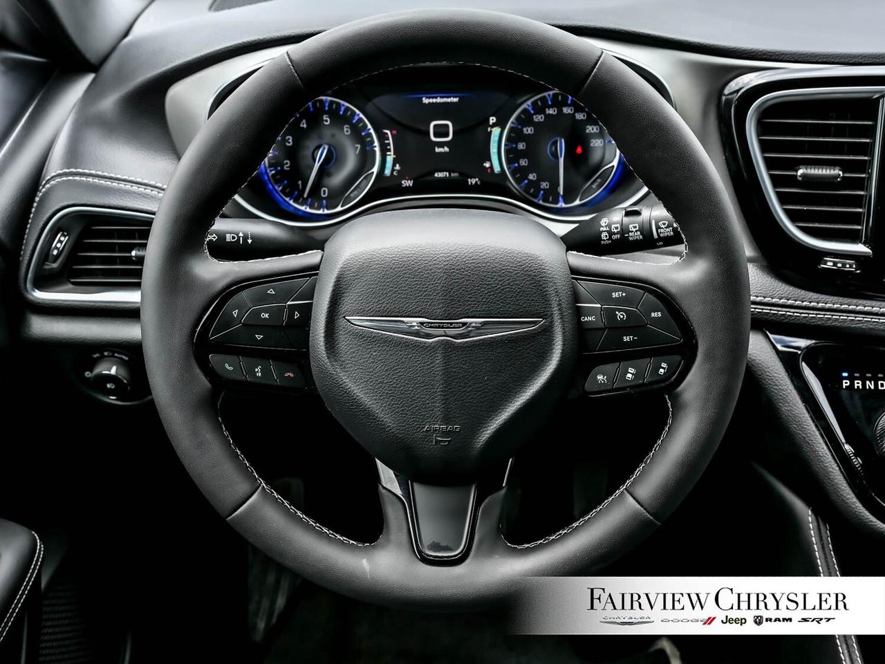 2024 Chrysler Pacifica Limited S APPEARANCE   PANO ROOF   LEATHER   NAV Photo