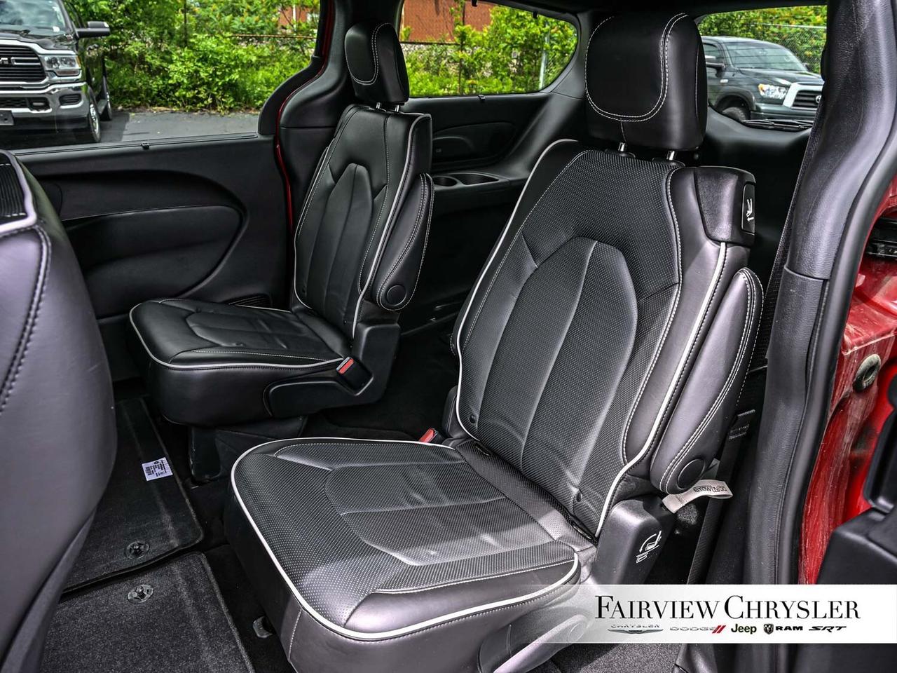 2024 Chrysler Pacifica Limited S APPEARANCE   PANO ROOF   LEATHER   NAV Photo
