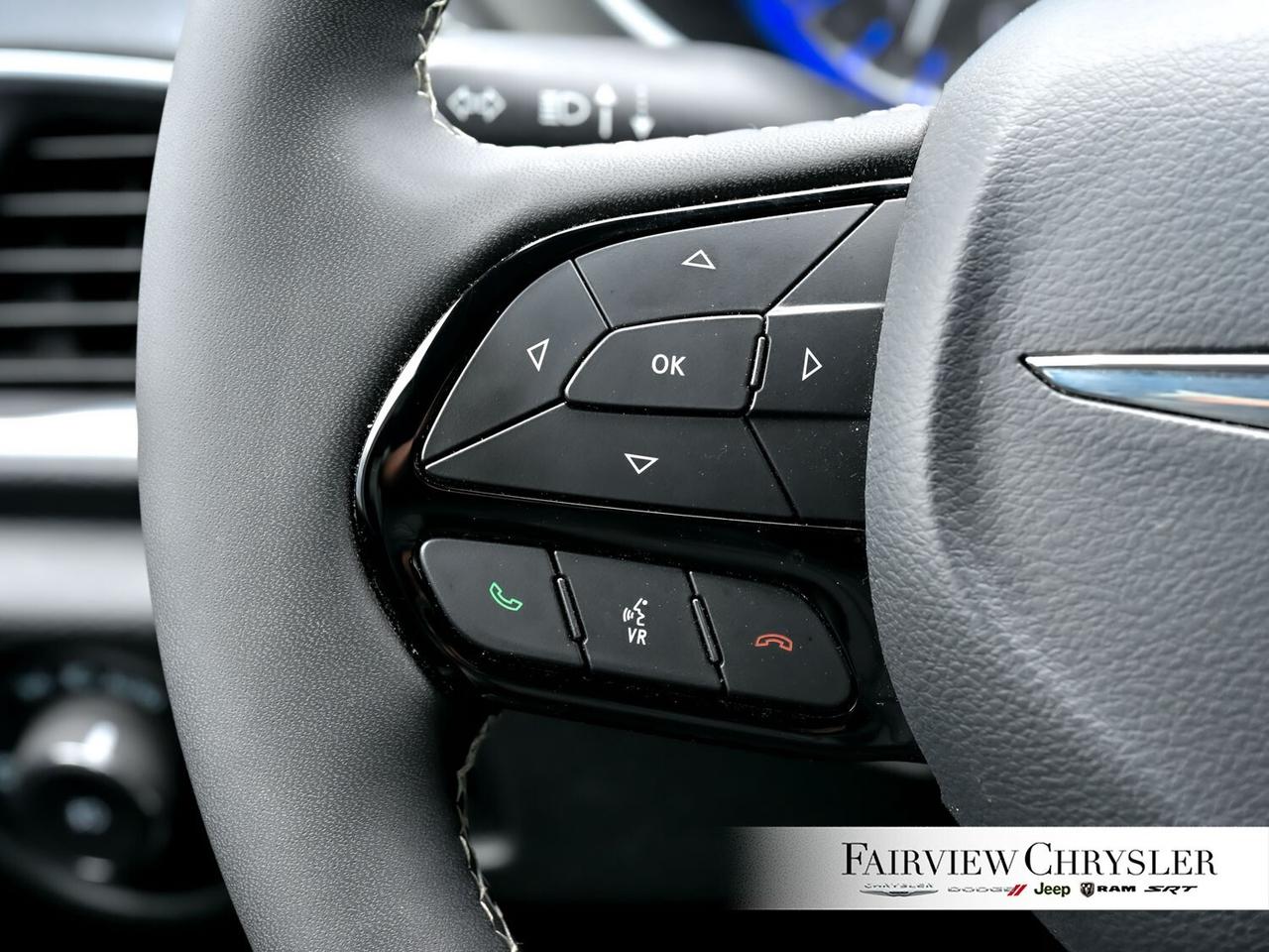 2024 Chrysler Pacifica Limited S APPEARANCE   PANO ROOF   LEATHER   NAV Photo