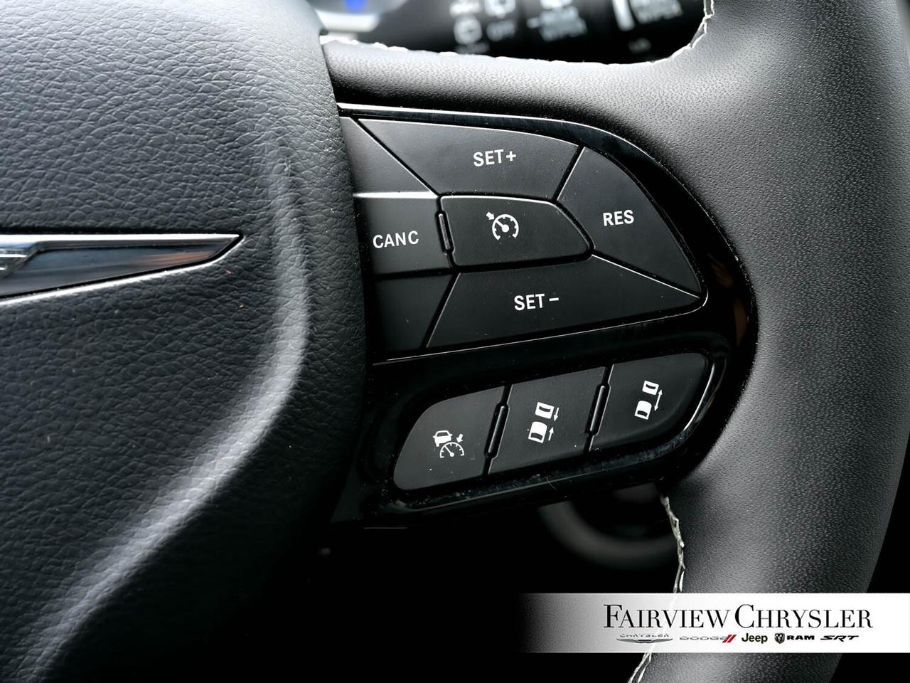 2024 Chrysler Pacifica Limited S APPEARANCE   PANO ROOF   LEATHER   NAV Photo