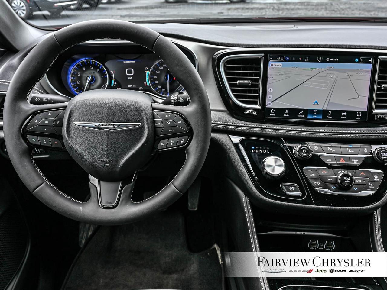 2024 Chrysler Pacifica Limited S APPEARANCE   PANO ROOF   LEATHER   NAV Photo