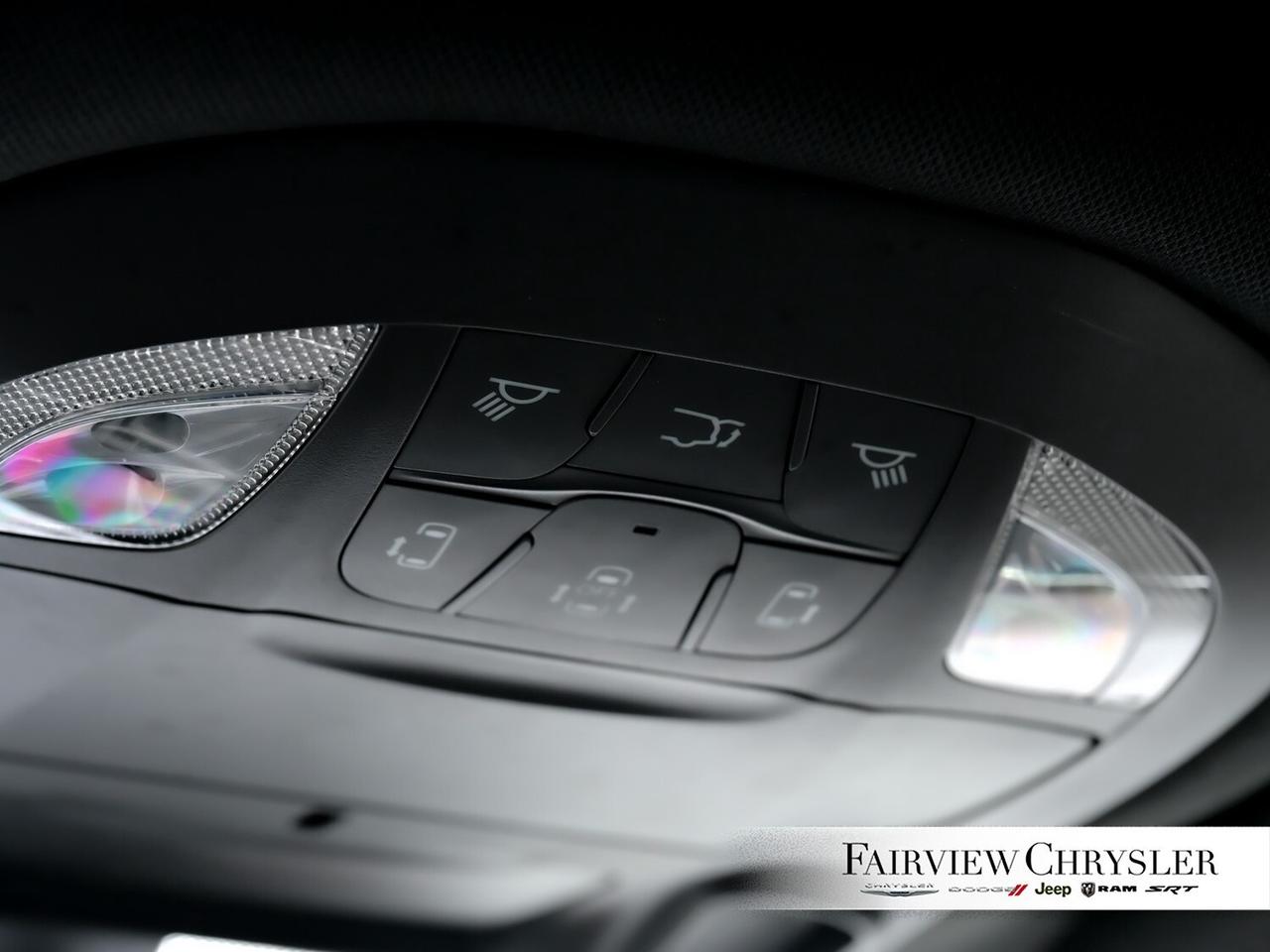 2024 Chrysler Pacifica Limited S APPEARANCE   PANO ROOF   LEATHER   NAV Photo
