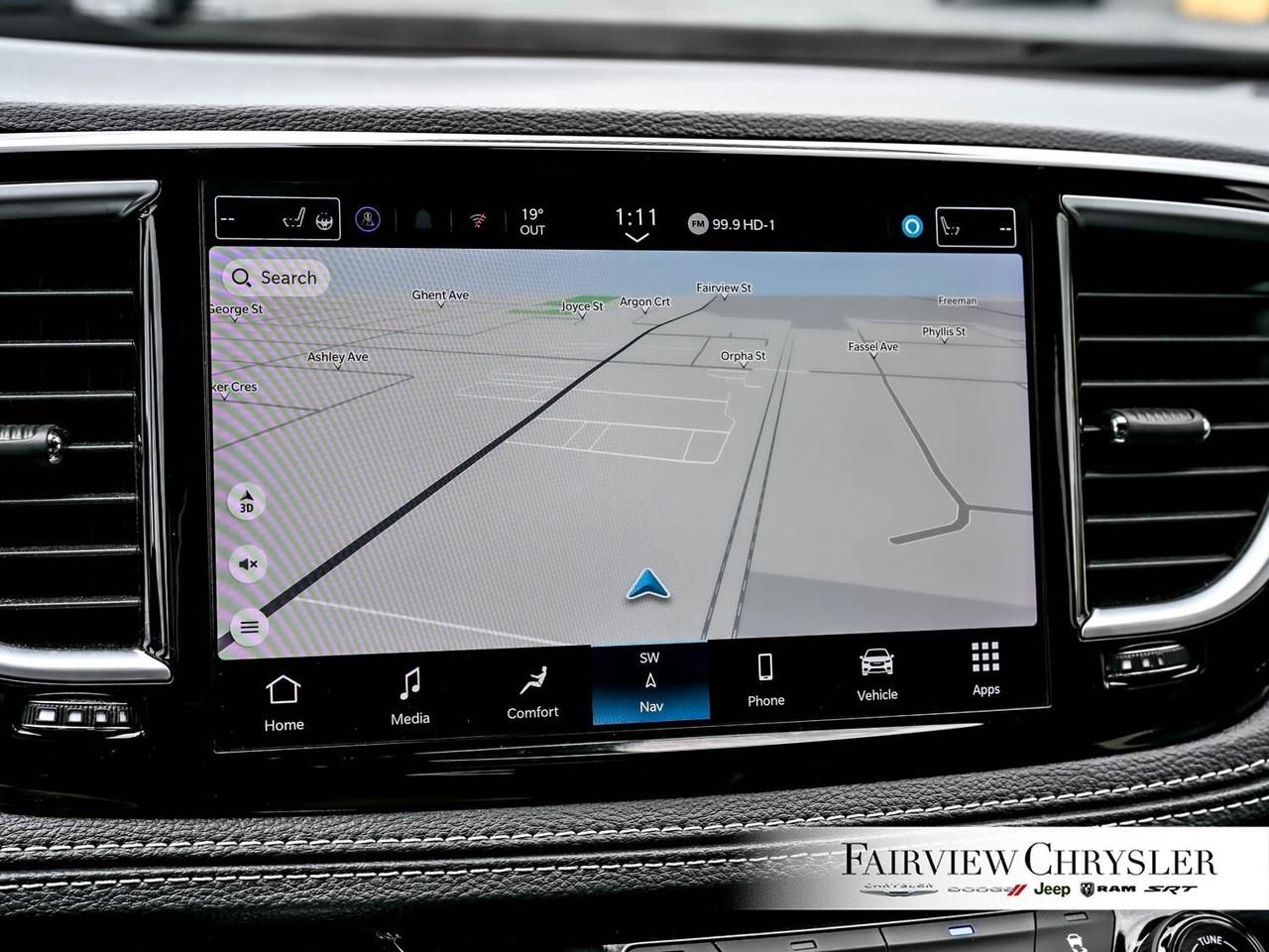 2024 Chrysler Pacifica Limited S APPEARANCE   PANO ROOF   LEATHER   NAV Photo