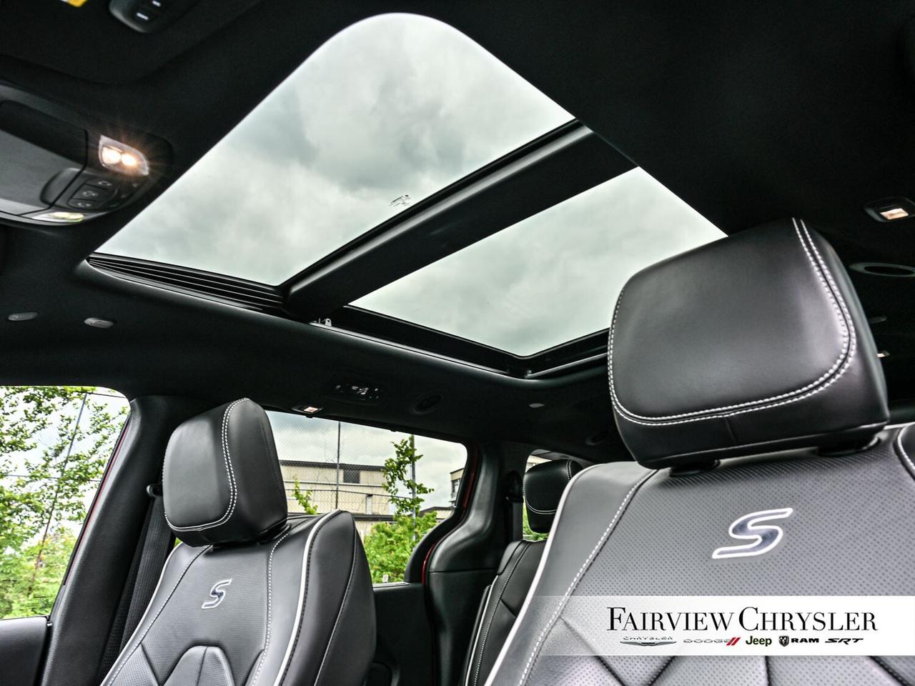 2024 Chrysler Pacifica Limited S APPEARANCE   PANO ROOF   LEATHER   NAV Photo