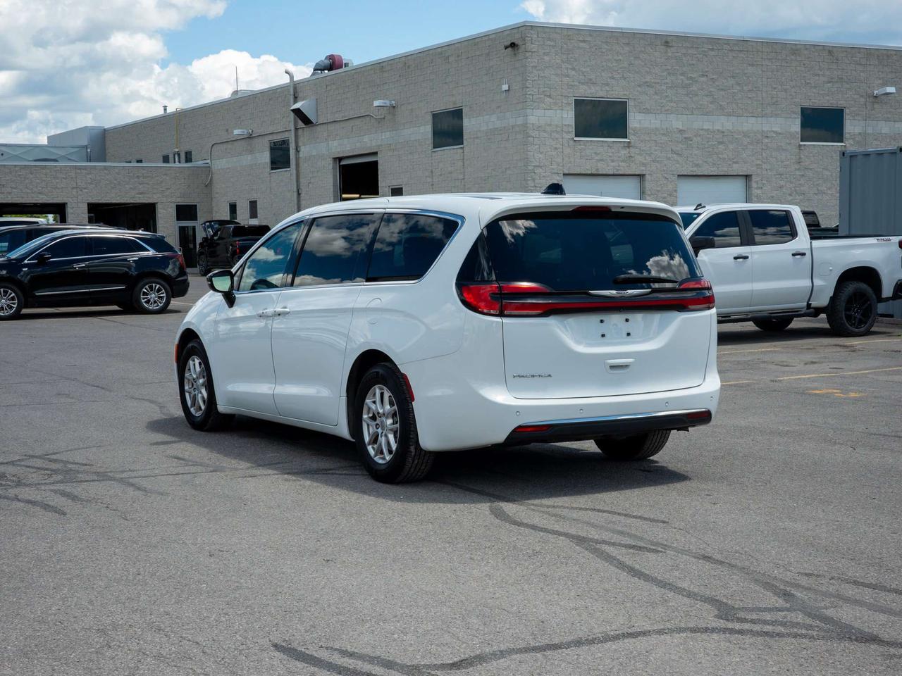 2024 Chrysler Pacifica Touring-L - Rain Sensing Wipers   Back-Up Camera Photo